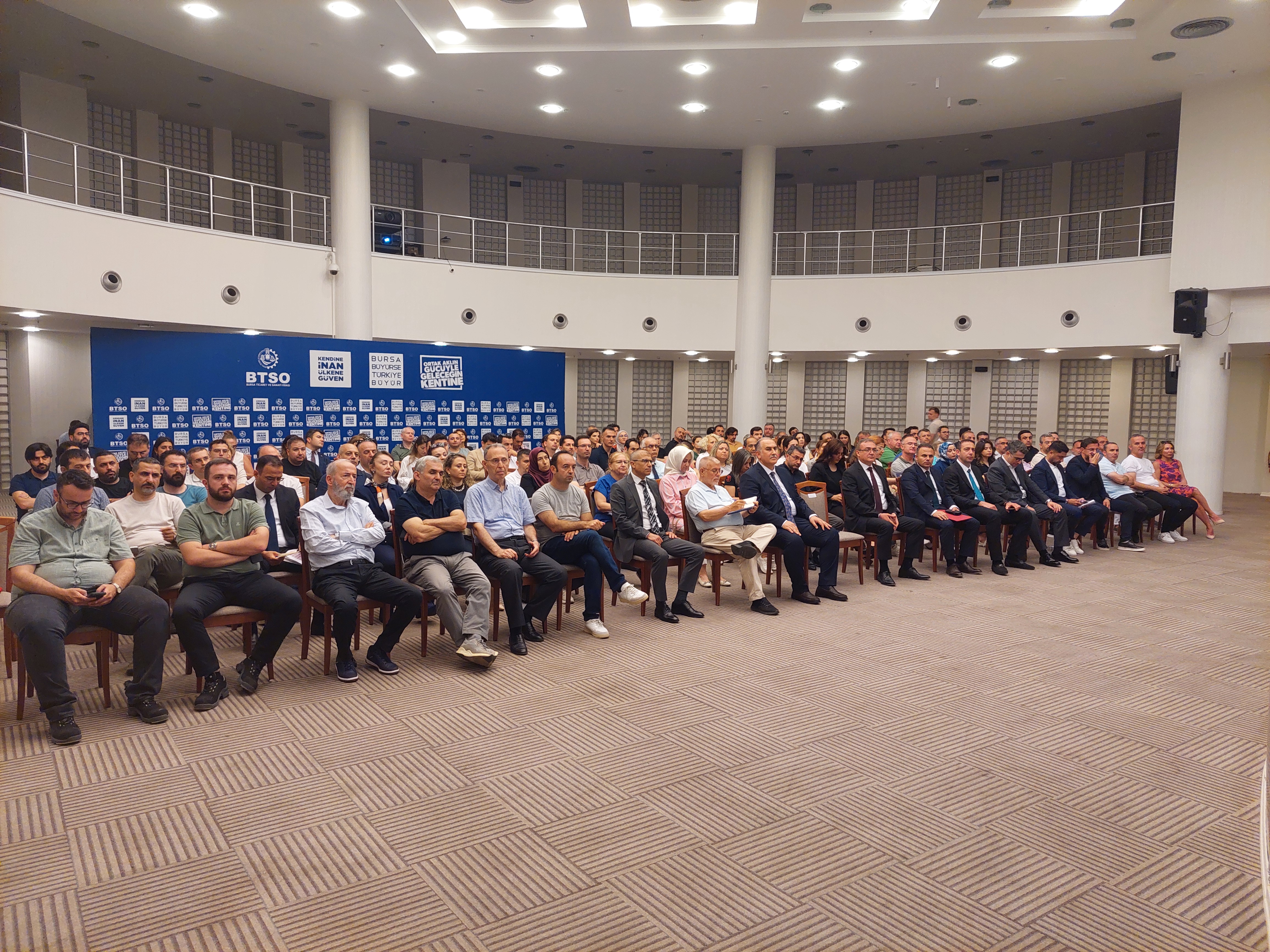 Rehberlik ve Teftiş Başkanlığı tarafından Bursa Ticaret ve Sanayi Odası iş birliğiyle 09 Haziran 2026 tarihinde 2026 yılında yürütülmekte olan iş teftiş faaliyetlerine ilişkin bilgilendirme toplantısı gerçekleştirildi.