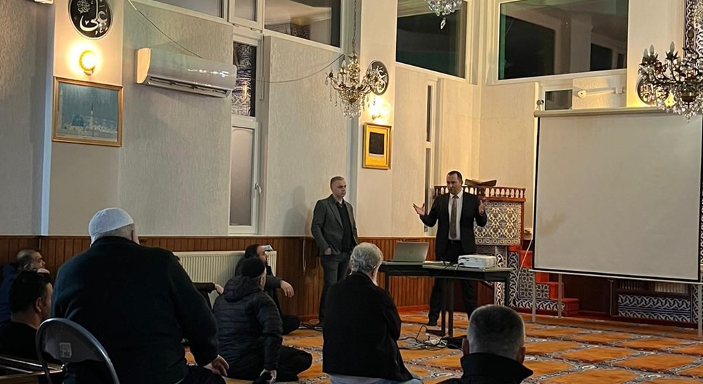 Deventer Çalışma ve Sosyal Güvenlik Ataşeliğimiz, Cuijk şehrinde HDV Ahmet Yesevi Camiinde vatandaşlarımızla bir araya geldi.