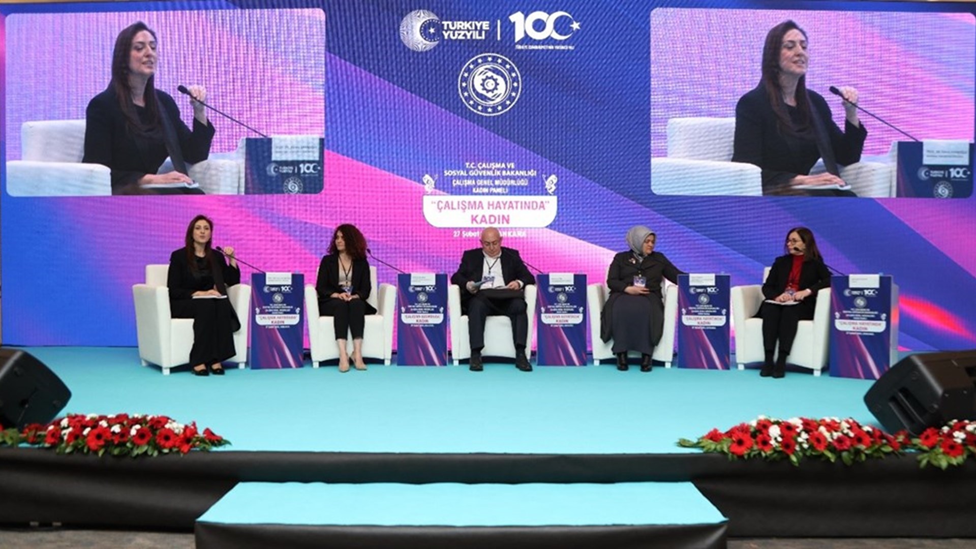 Panele katılan Çalışma ve Sosyal Güvenlik Bakanımız Prof. Dr. Vedat Işıkhan, kadınların ekonomik, hukuki, sosyal hak ve özgürlükleri konularının özellikle son 21 yıldır üzerinde hassasiyetle durulan ve bu alanda özel politika geliştirilen alanlardan biri olduğunu belirtti.