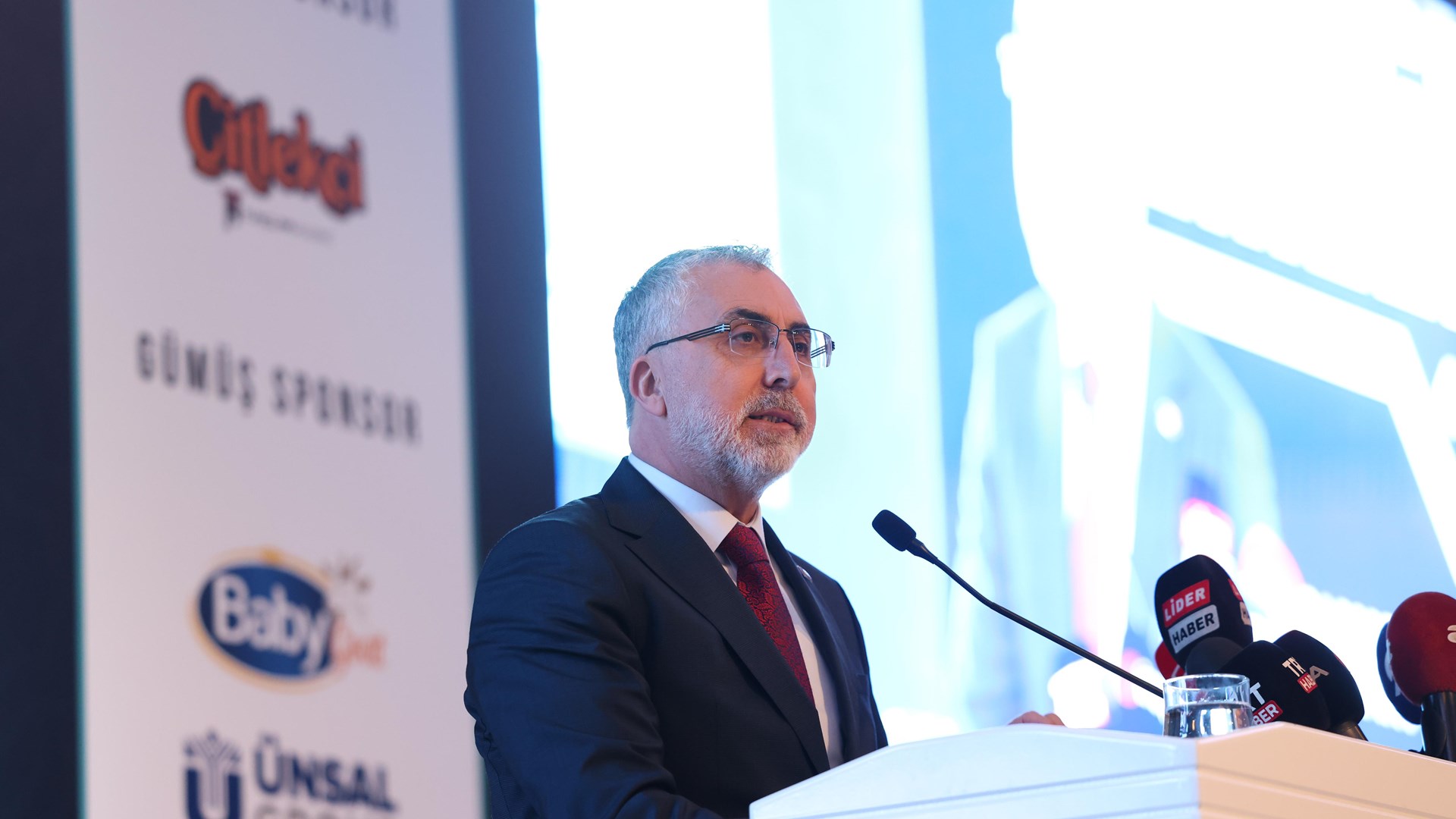 Çalışma ve Sosyal Güvenlik Bakanı Prof. Dr. Vedat Işıkhan, Müstakil Sanayici ve iş Adamları Derneği’nin (MÜSİAD) İftar Programı’na katıldı.