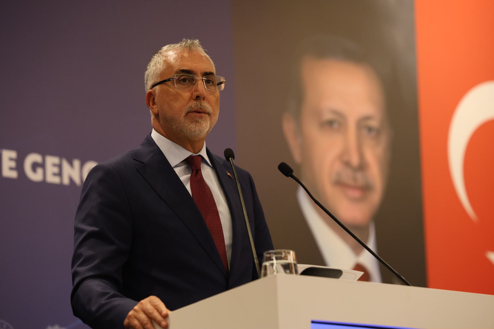Bakan Işıkhan, TÜHİS’in Çalışma Hayatında Dijital Dönüşüm ve Gençler Semineri Programı’na Katıldı
