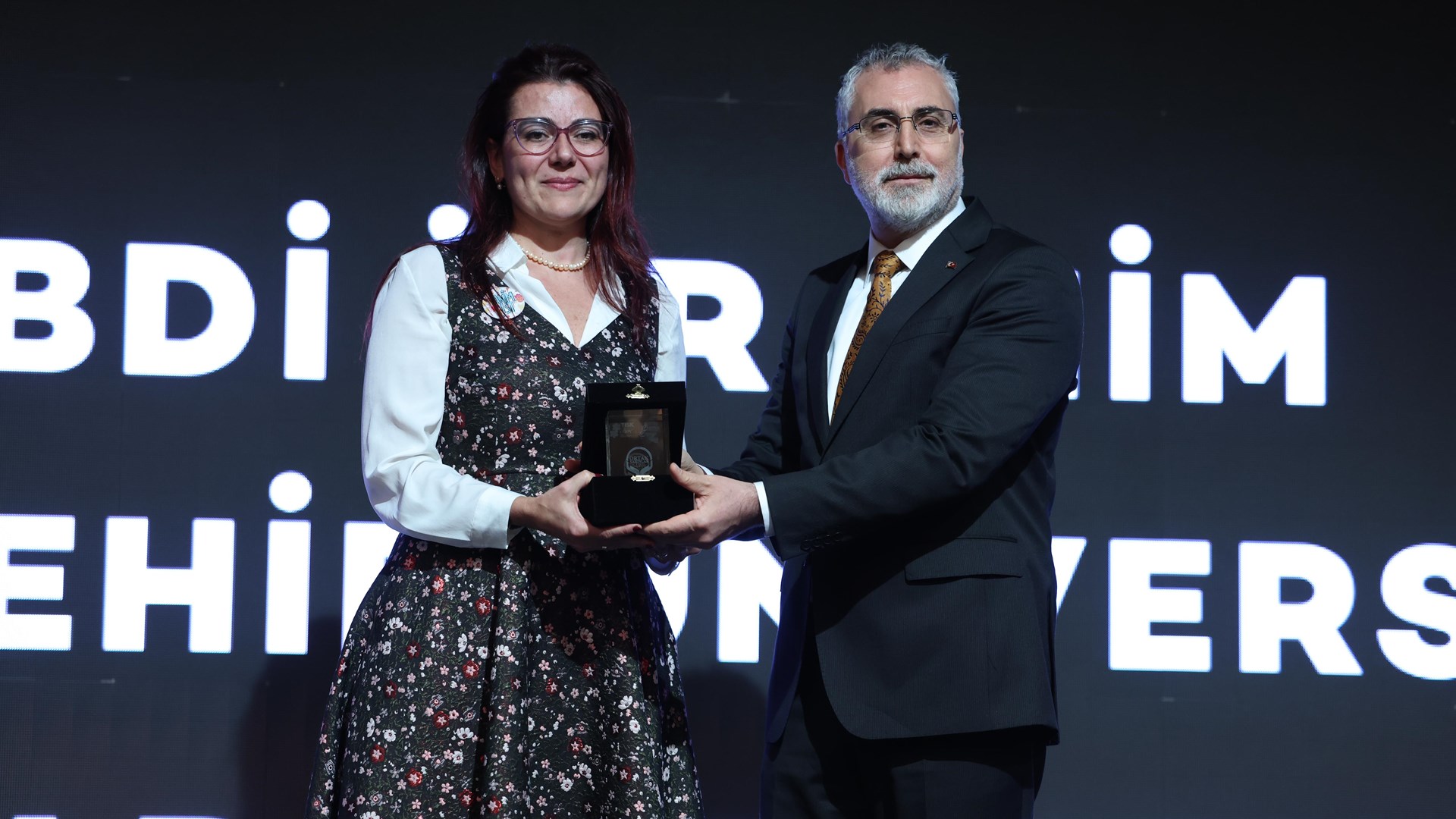 Çalışma ve Sosyal Güvenlik Bakanı Prof. Dr. Vedat Işıkhan, Türkiye İşveren Sendikaları Konfederasyonu’nun (TİSK) düzenlediği “Cumhuriyetimizin 100’üncü Yılında Çalışma Hayatı” Programı Ödül Törenine katıldı.