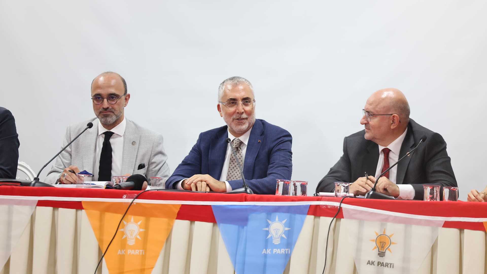 Bakan Işıkhan, Türkiye Yüzyılı Buluşmaları Kapsamında Burdur’da Ziyaretlerde Bulundu