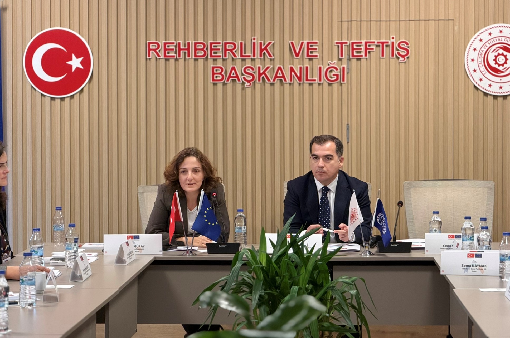 İş Teftiş Rehberlik ve Sosyal Diyalog Yoluyla İşyeri Uyumunun Güçlendirilmesi kapsamında hayata geçirilen RTB Akademi Öğrenme Yönetim Sistemi (LMS) ile yenilenen Eğitim Salonu’nun açılışı, 18 Eylül 2026 tarihinde Rehberlik ve Teftiş Başkanlığında gerçekleştirildi.