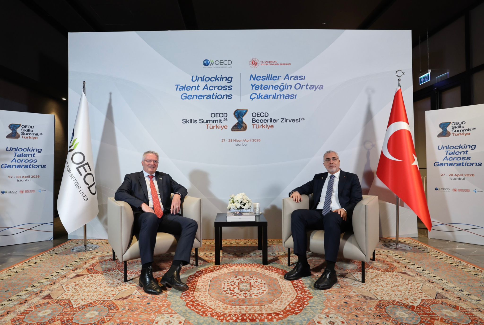 Bakan Işıkhan, OECD 2026 Beceriler Zirvesi Kapsamında İkili Temaslarda Bulundu