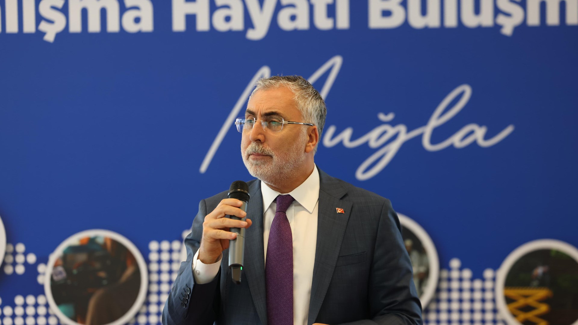 Çalışma ve Sosyal Güvenlik Bakanı Prof. Dr. Vedat Işıkhan, çeşitli temaslarda bulunmak ve “Milli Müdafaadan Milli Kalkınmaya; Türkiye Yüzyılı’nın Kadınları, Kadın İstihdam Sistemi İş Pozitif Tanıtım Programı ve Fuar Açılışı” programına katılmak üzere Muğla’ya gitti.