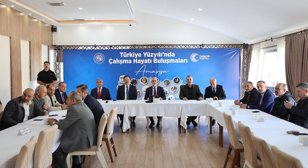 Çalışma ve Sosyal Güvenlik Bakanı Prof. Dr. Vedat Işıkhan, çeşitli temaslarda bulunmak ve programlara katılmak üzere Tokat, Amasya ve Çorum illerini ziyaret etti.