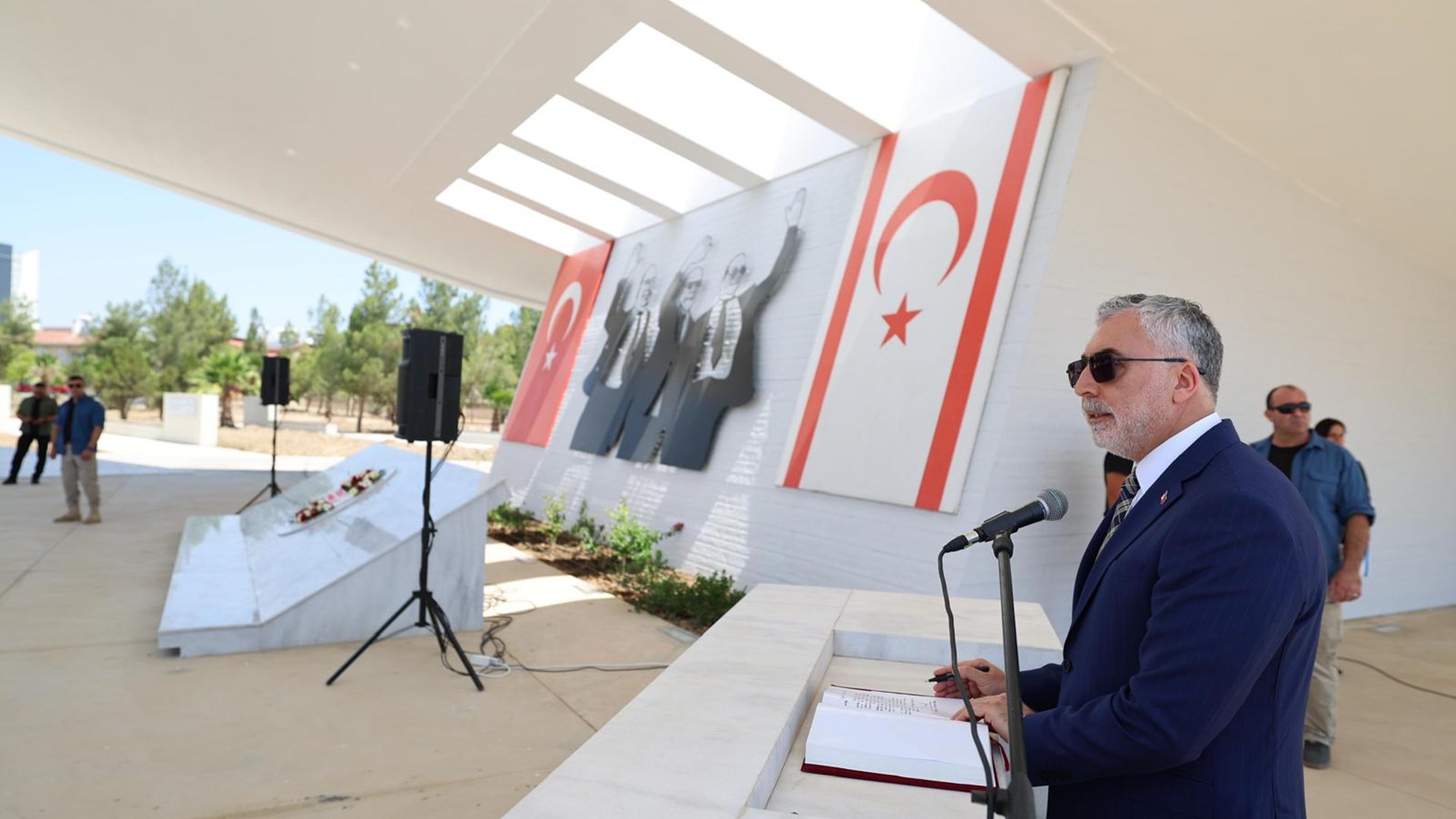 Çalışma ve Sosyal Güvenlik Bakanı Prof. Dr. Vedat Işıkhan, programlara katılmam ve çeşitli temaslarda bulunmak üzere Kuzey Kıbrıs Türk Cumhuriyeti’ne (KKTC) gitti.