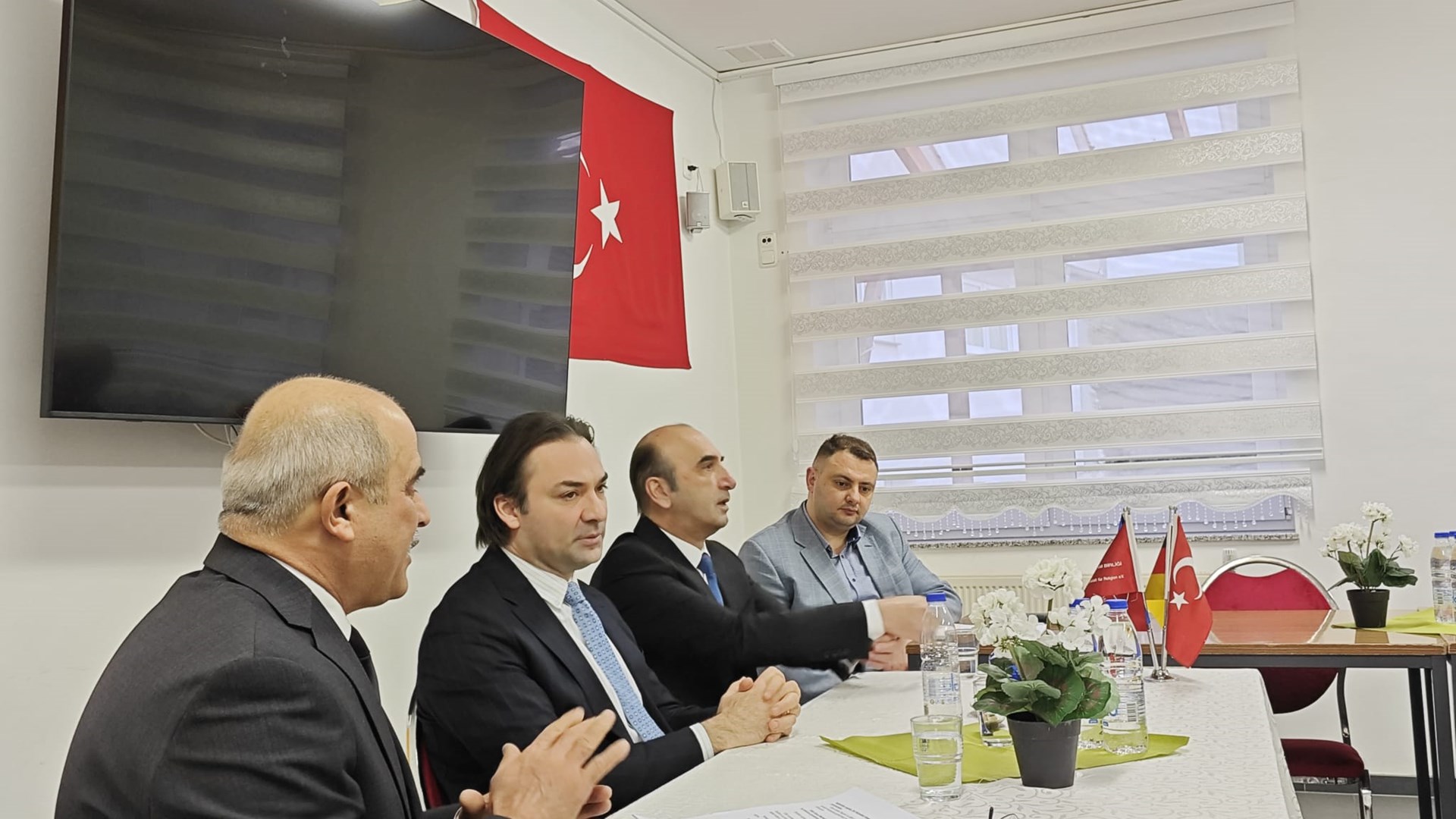 Köln Ataşeliğimiz 7 Şubat 2025 ve 13 Şubat 2025 tarihlerinde vatandaş bilgilendirme toplantıları gerçekleştirmiştir.