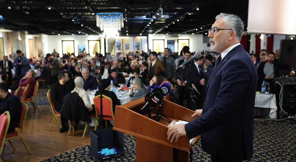 Çalışma ve Sosyal Güvenlik Bakanı Prof. Dr. Vedat Işıkhan, programlara katılmak ve çeşitlik temaslarda bulunmak üzere İzmir’e gitti.