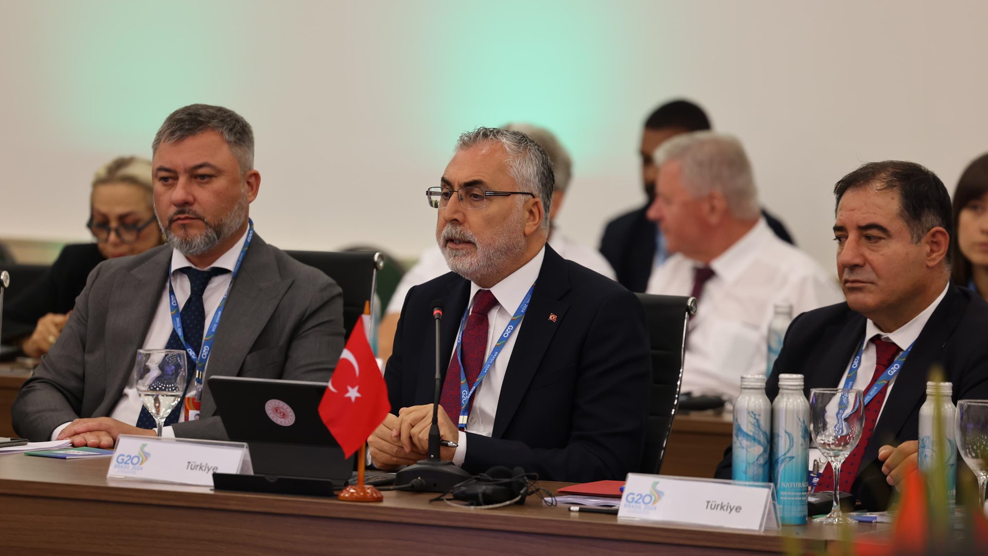 Çalışma ve Sosyal Güvenlik Bakanı Prof. Dr. Vedat Işıkhan, Brezilya'nın Fortaleza kentinde düzenlenen "G20 Çalışma ve İstihdam Bakanları Toplantısı" kapsamında düzenlenen "Adil Geçiş Liderlik Forumu"nda konuştu.
