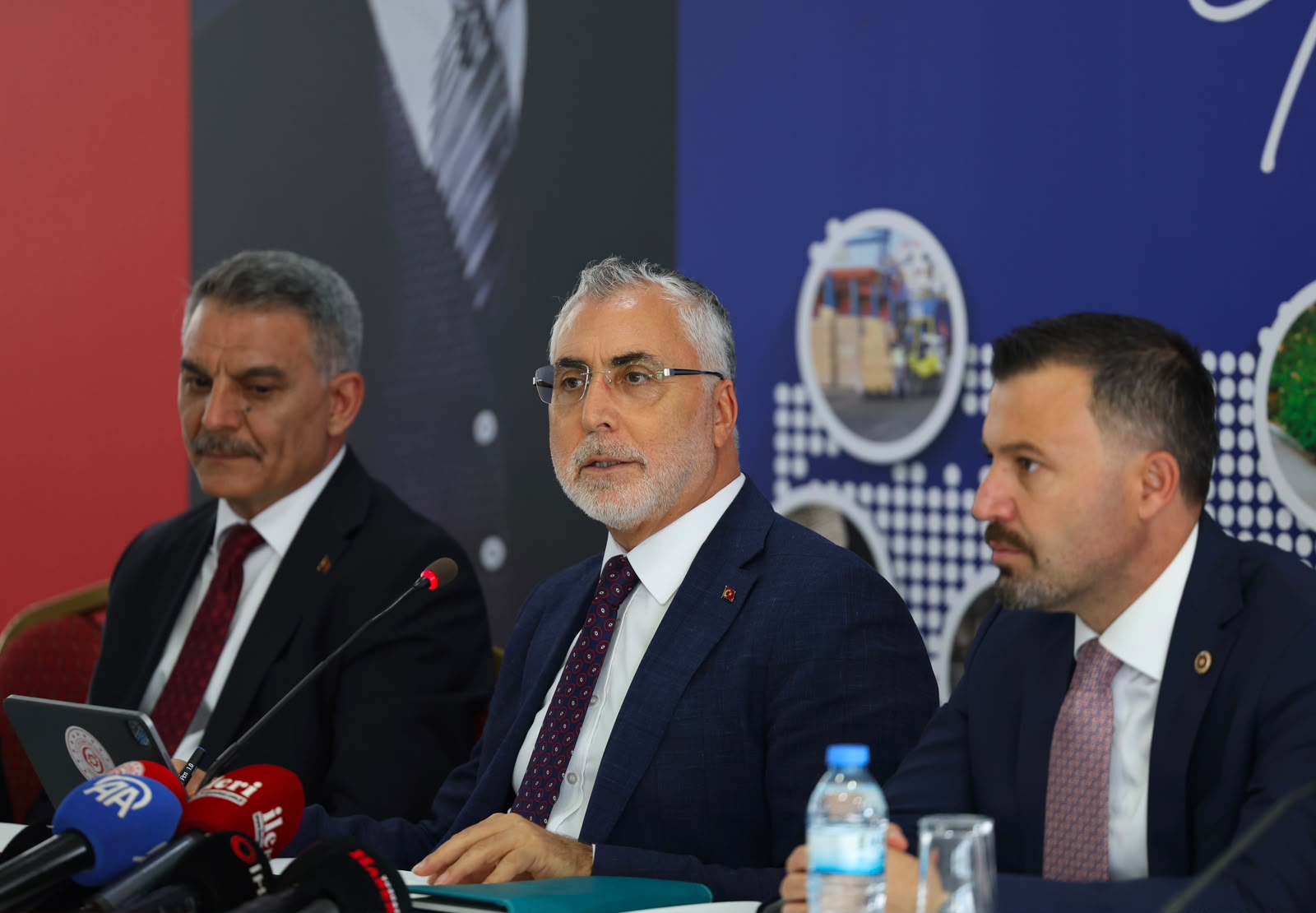 Çalışma ve Sosyal Güvenlik Bakanı Prof. Dr. Vedat Işıkhan, çeşitli ziyaretlerde bulunmak ve programlara katılmak üzere Yozgat’a gitti.