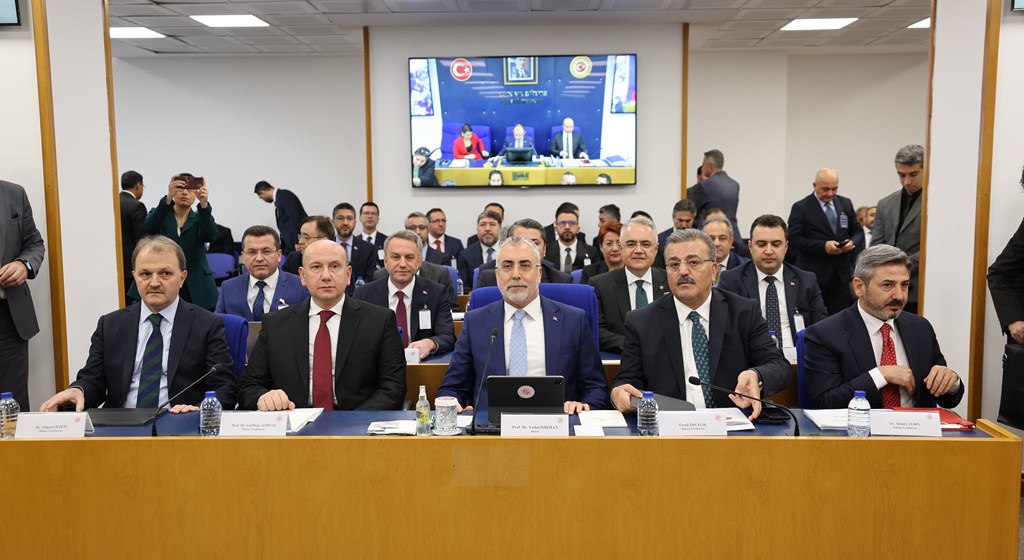 Çalışma ve Sosyal Güvenlik Bakanı Prof. Dr. Vedat Işıkhan, TBMM Plan ve Bütçe Komisyonunda Çalışma ve Sosyal Güvenlik Bakanlığı ile bağlı kuruluşlarının 2025 yılı bütçelerine ilişkin sunum yaptı.