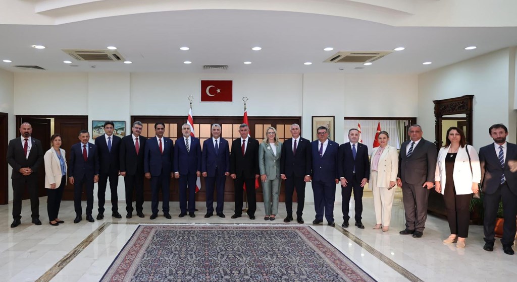 Çalışma ve Sosyal Güvenlik Bakanı Prof. Dr. Vedat Işıkhan, programlara katılmam ve çeşitli temaslarda bulunmak üzere Kuzey Kıbrıs Türk Cumhuriyeti’ne (KKTC) gitti.