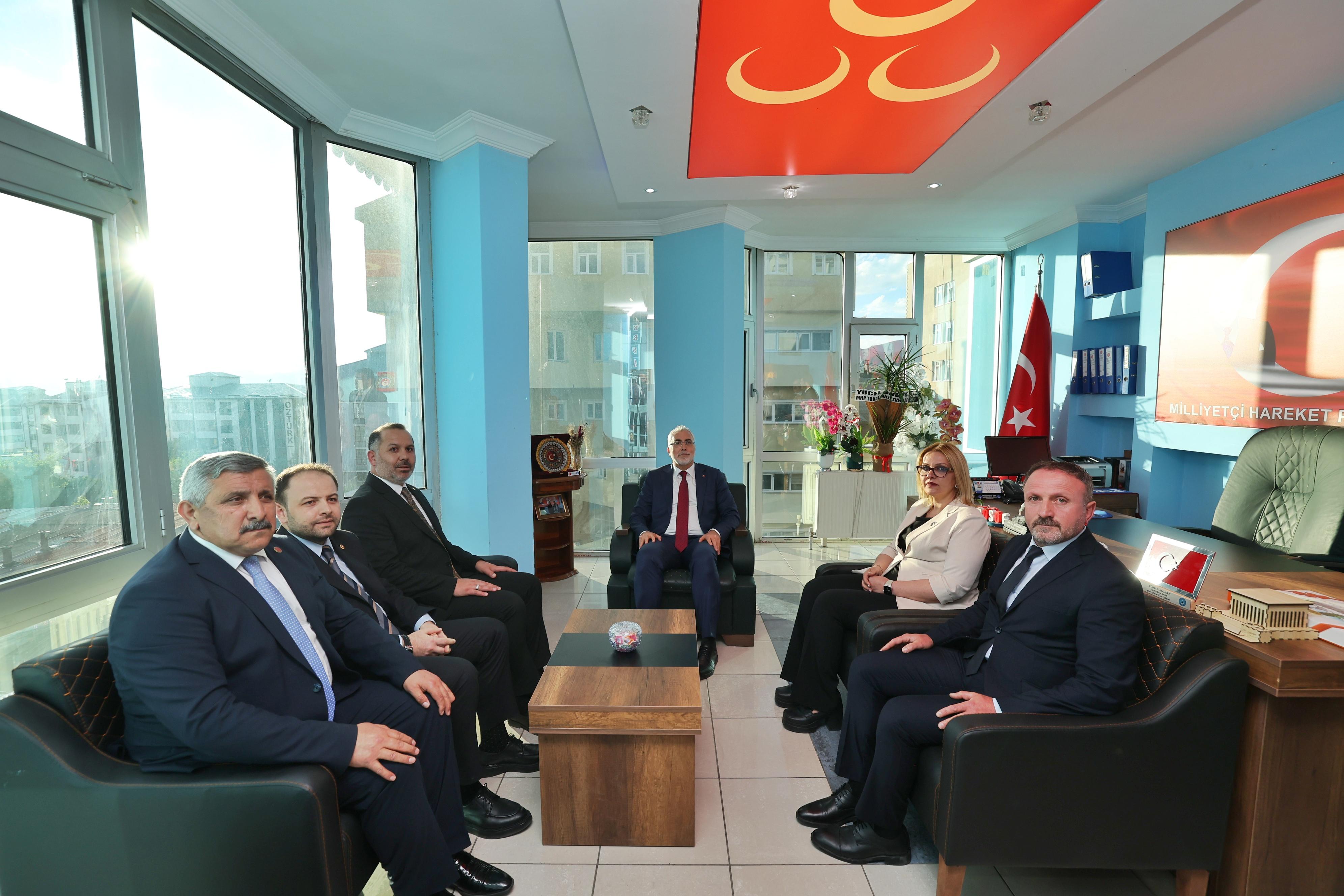 Bakan Işıkhan, Ardahan’da Ziyaretlerde Bulundu