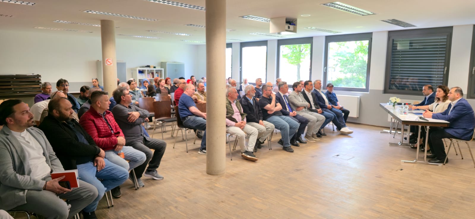 An information meeting for public was organized at the Association of Ravensburg Mevlana Mosque affiliated to Turkish-Islamic Union of the Institute for Religion (DITIB) by our Labour and Social Security Attaché’s Office in Stuttgart on Friday, 16 May 2025.