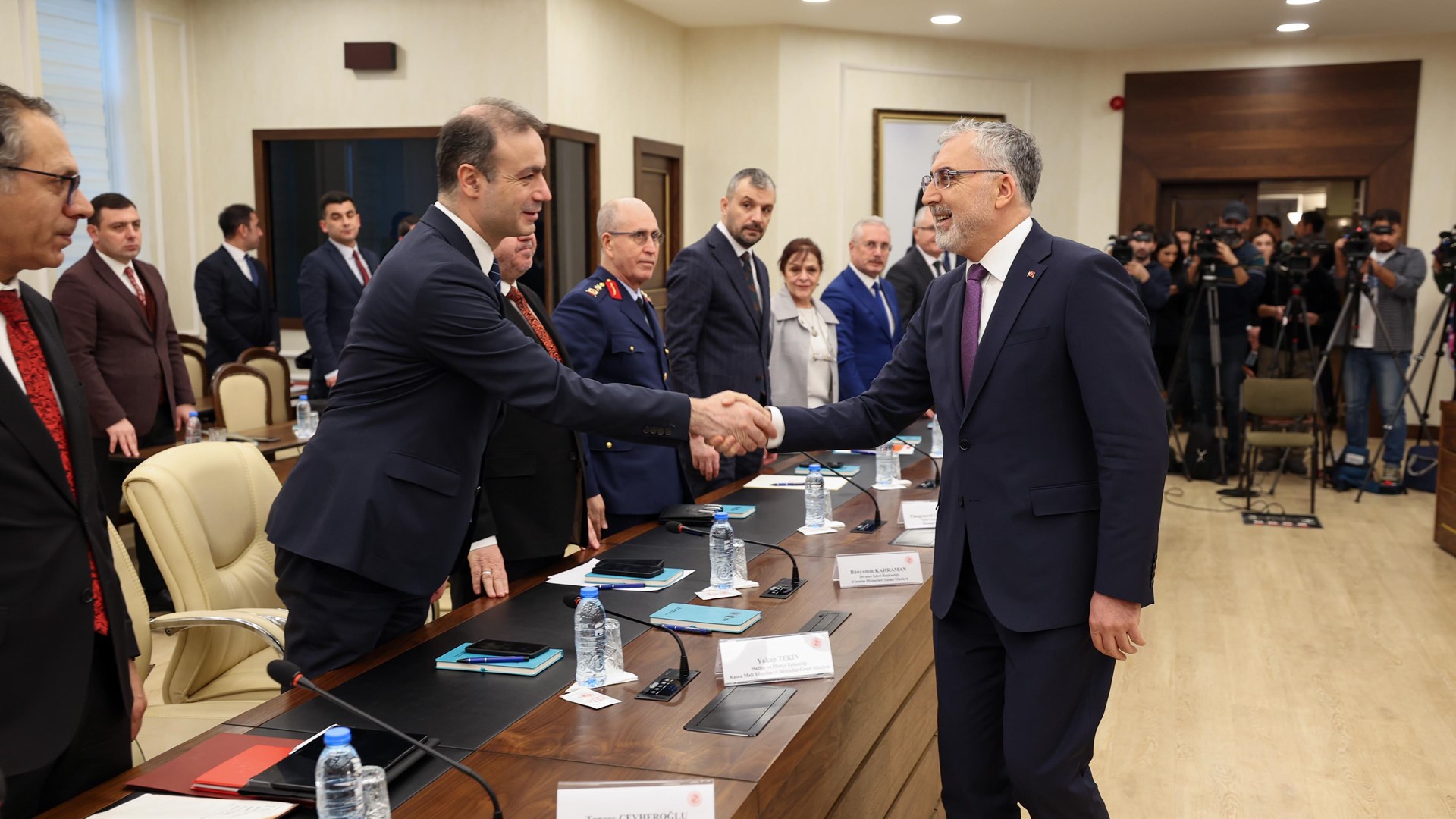 Çalışma ve Sosyal Güvenlik Bakanı Prof. Dr. Vedat Işıkhan, Çalışma ve Sosyal Güvenlik Bakanlığı ev sahipliğinde Reşat Moralı Toplantı Salonu’nda düzenlenen “Türkiye Yüzyılı’nın Emektarları Çalıştayı” na katıldı.