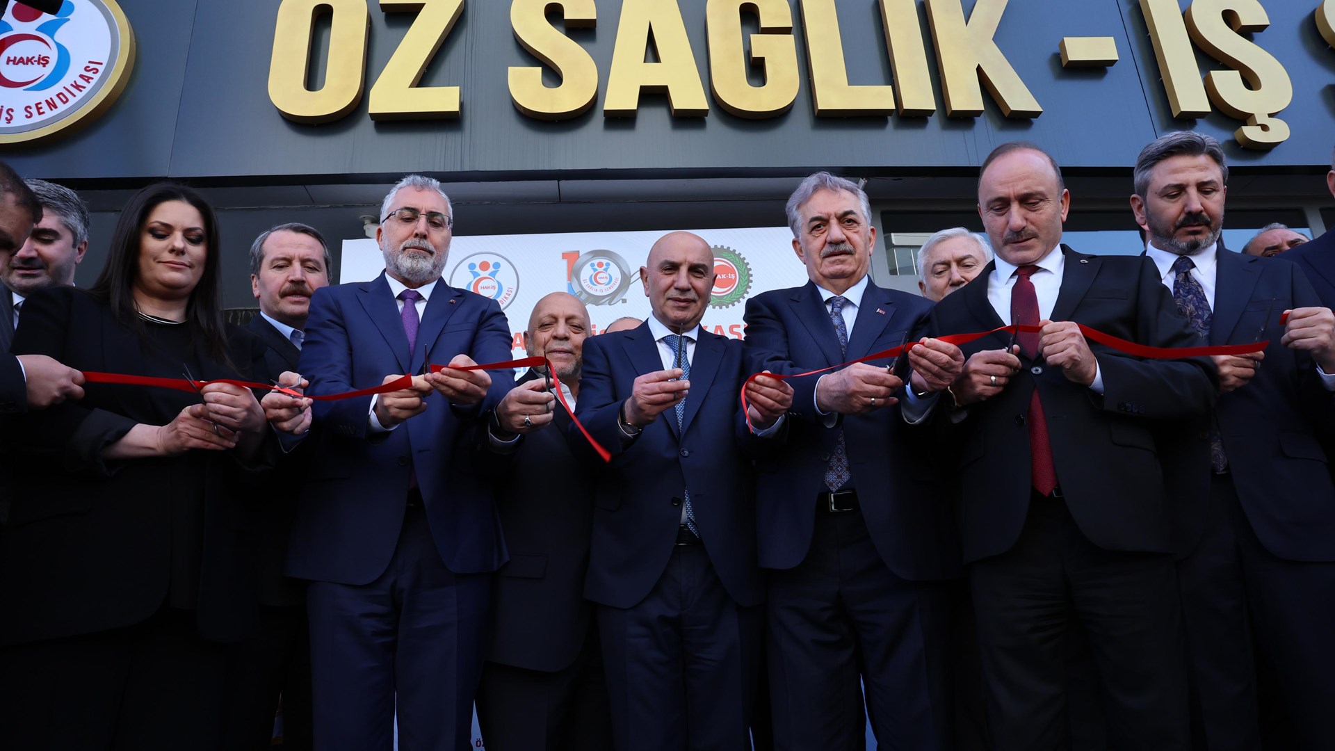 Çalışma ve Sosyal Güvenlik Bakanı Prof. Dr. Vedat Işıkhan, Öz Sağlık ve Sosyal Hizmet İşçileri Sendikası (Öz Sağlık-İş) Genel Merkez Açılış Töreni’ne iştirak etti.