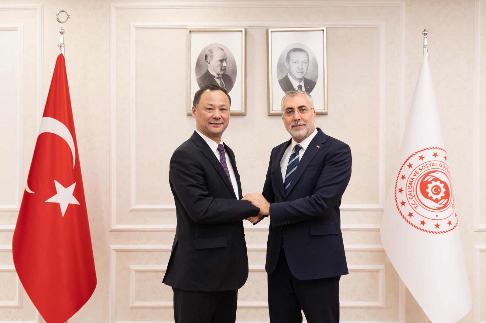 Dostane ve verimli geçen görüşmelerde her dört ülkenin muhatap Bakanlıklarıyla işbirliğinin geliştirilmesi ve ülkelerimiz arasındaki ilişkilere katkı sağlanabilecek hususlar üzerinde istişarelerde bulunuldu.