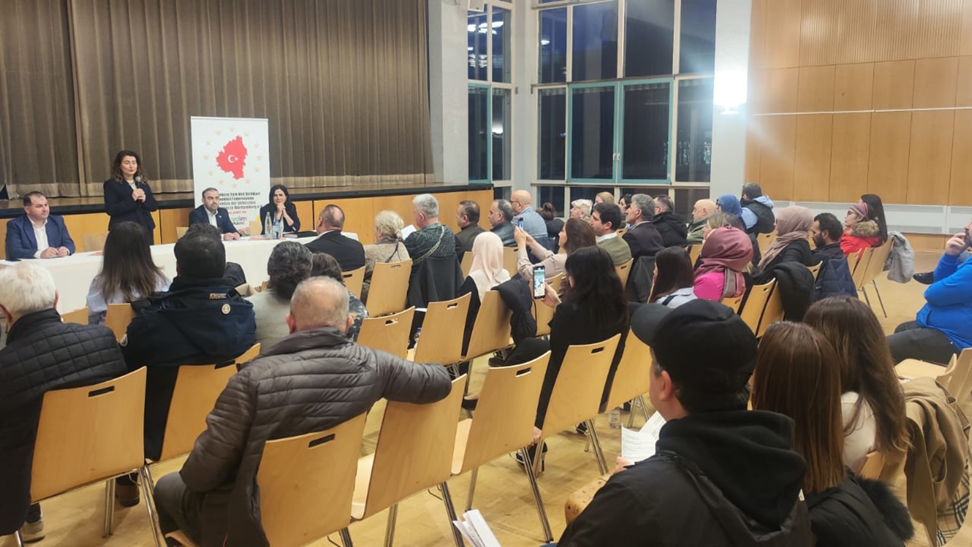 Stuttgart Ataşeliğimizce 16 Şubat 2025 Pazar günü DİTİB Stuttgart Feuerbach Merkez Camii Derneği ev sahipliğinde, 21 Şubat 2025 Cuma akşamı Türk Veli Birlikleri Federasyonu iş birliğiyle LUTEV Ludwigsburg Türk Okul Aile Birliği ev sahipliğinde ve 23 Şubat 2025 Pazar günü DİTİB Ulm Merkez Camii Derneği’nde vatandaş bilgilendirme toplantıları gerçekleştirilmiştir.