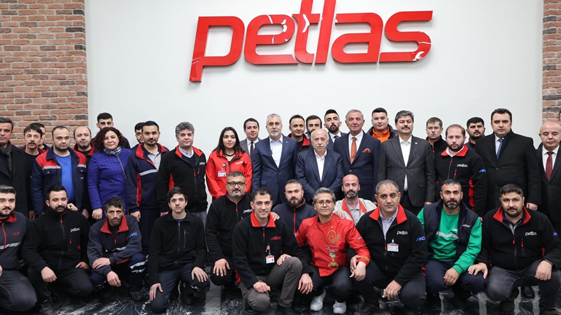 Çalışma ve Sosyal Güvenlik Bakanı Prof. Dr. Vedat Işıkhan, çeşitli temaslarda bulunmak ve programlara katılmak üzere Kırşehir’e gitti.