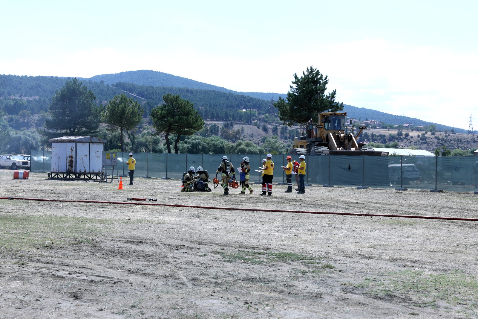 Kütahya, 17-20 Eylül tarihlerinde, Türkiye’nin acil durum müdahale ve kurtarma kapasitesini ölçme ve geliştirme amacı taşıyan önemli bir etkinliğe ev sahipliği yapıyor. Türkiye Madenciler Derneği (TMD) tarafından düzenlenen Maden Kurtarma Yarışmaları'nın üçüncüsü, Kütahya Tavşanlı’daki Türkiye Kömür İşletmeleri (TKİ) Kurumu Garp Linyitleri İşletmesi'nde gerçekleştiriliyor.