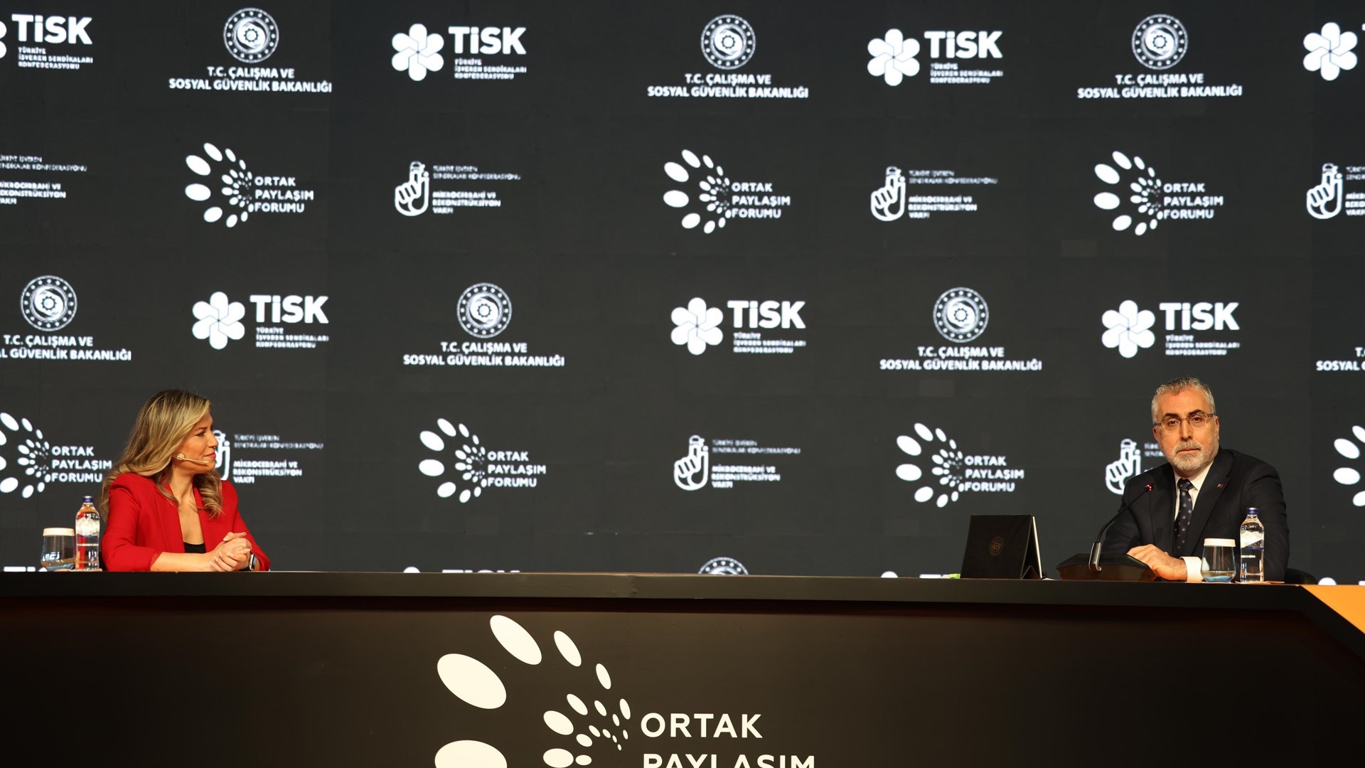 Çalışma ve Sosyal Güvenlik Bakanı Prof. Dr. Vedat Işıkhan, Cumhurbaşkanı Recep Tayyip Erdoğan’ın katılımıyla Çalışma ve Sosyal Güvenlik Bakanlığı ve Türkiye İşveren Sendikaları Konfederasyonu (TİSK) tarafından düzenlenen Ortak Paylaşım Forumu’nda konuştu.