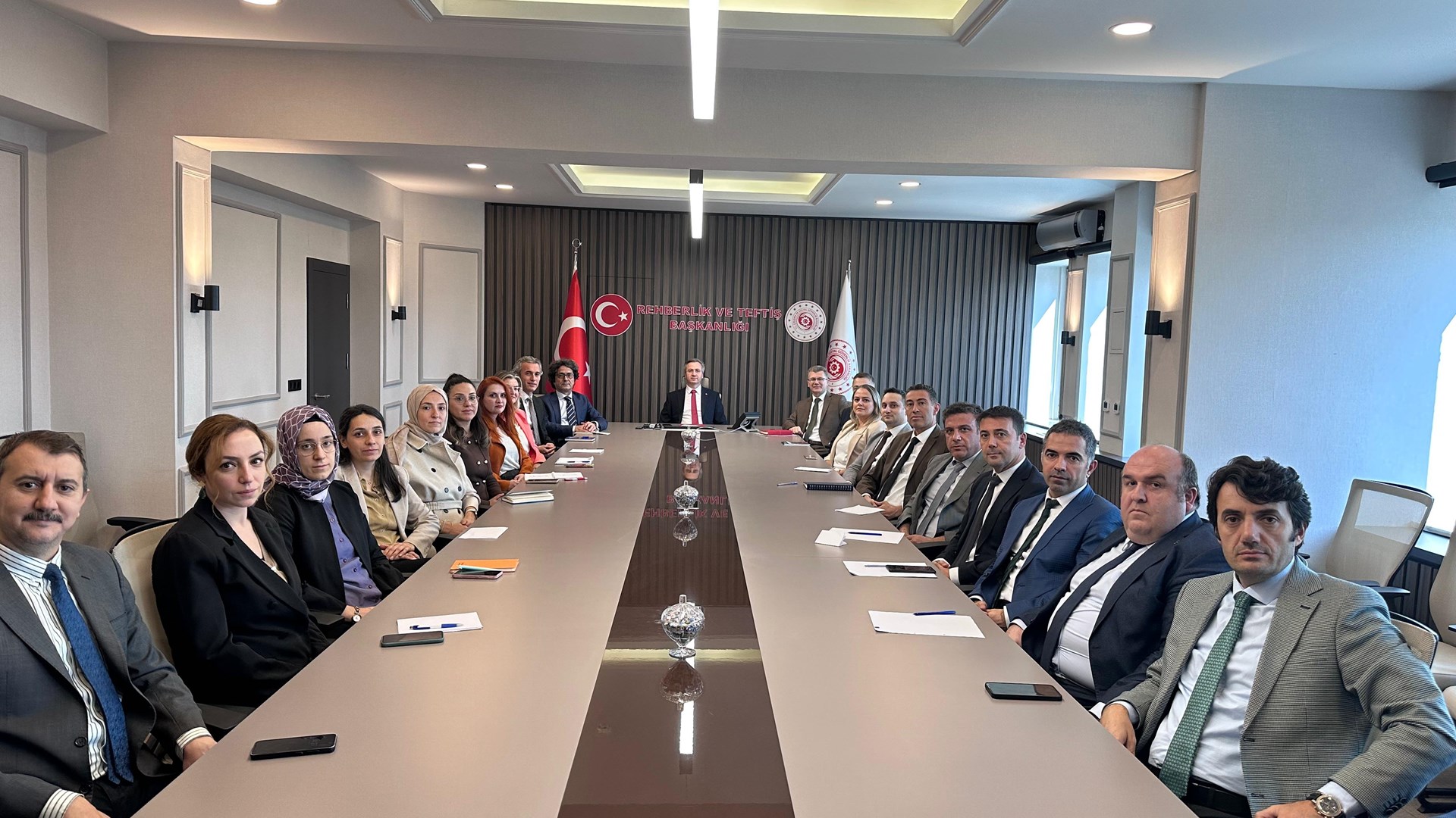 Başkanlığımız bünyesindeki Rapor Değerlendirme Komisyonu tarafından, 1 Ekim 2025’te Rehberlik ve Teftiş Başkanımız Bekir Aktürk, Başkan Yardımcımız Davut Seyhan ve komisyonda görevli iş müfettişlerinin katılımıyla kapsamlı bir değerlendirme toplantısı gerçekleştirildi.