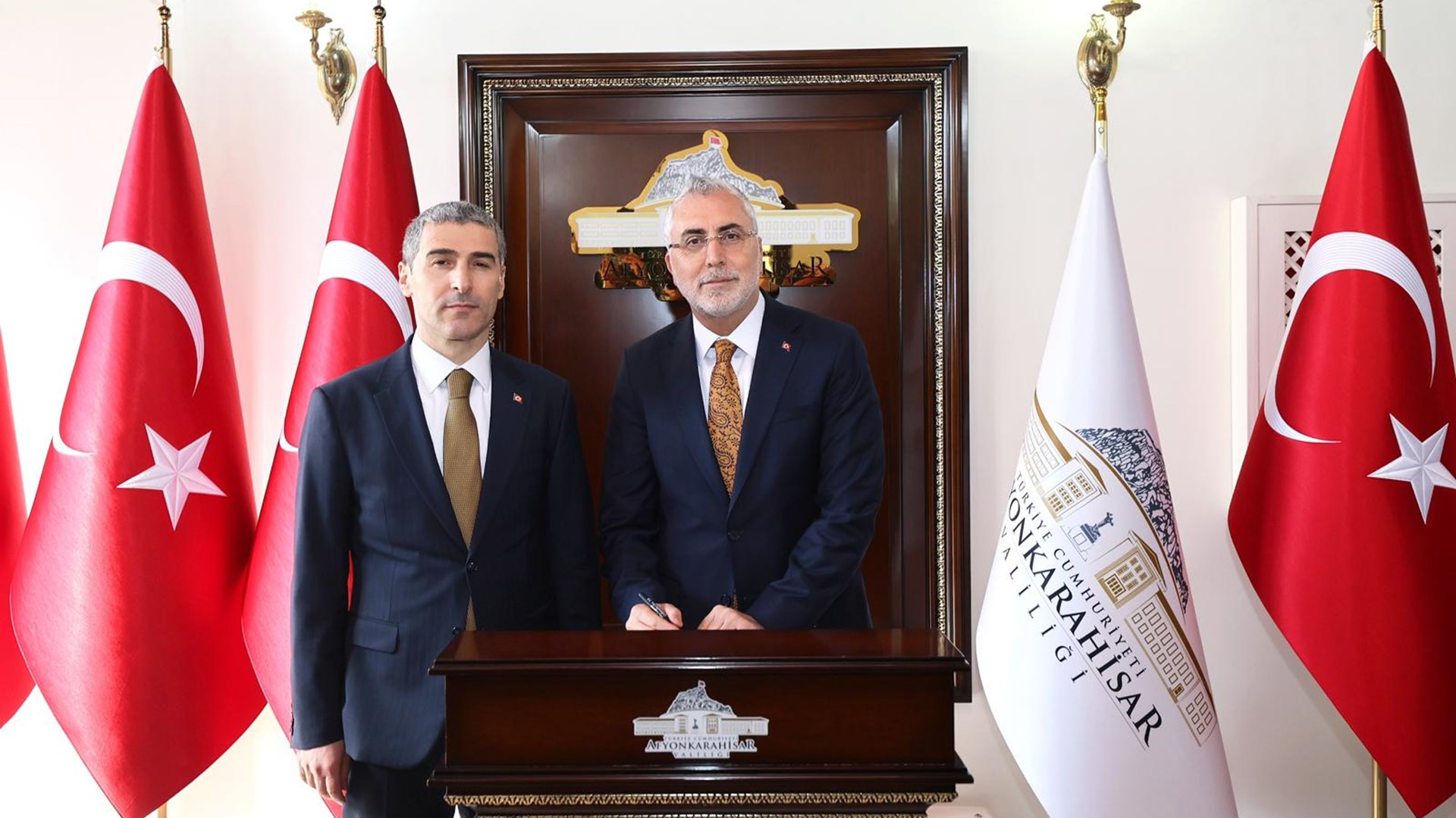 Bakan Işıkhan, Afyonkarahisar’da Ziyaretlerde Bulundu