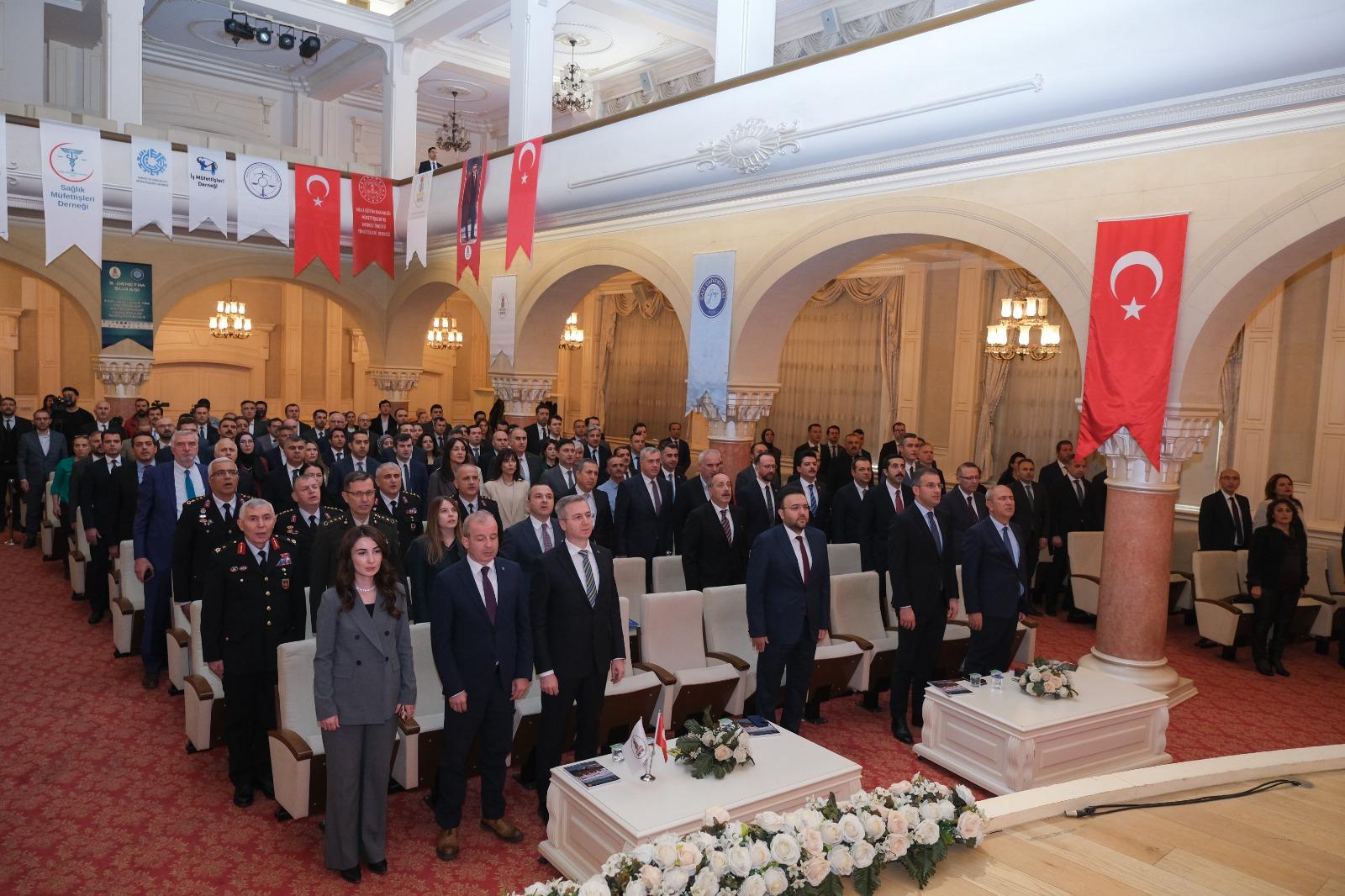Gazi Üniversitesi Rektörlük Mimar Kemalettin Salonunda “Kamu Denetiminde Yeni Yaklaşımlar: Dijital Dönüşüm, Yapay Zekâ ve Sürdürülebilirlik” temasıyla 20 Kasım 2025 tarihinde düzenlenen 3. Denetim Şurasına, Rehberlik ve Teftiş Başkanımız Bekir Aktürk de katılarak çalışma hayatında denetim ve mesleki motivasyona ilişkin kapsamlı bir sunum gerçekleştirdi.