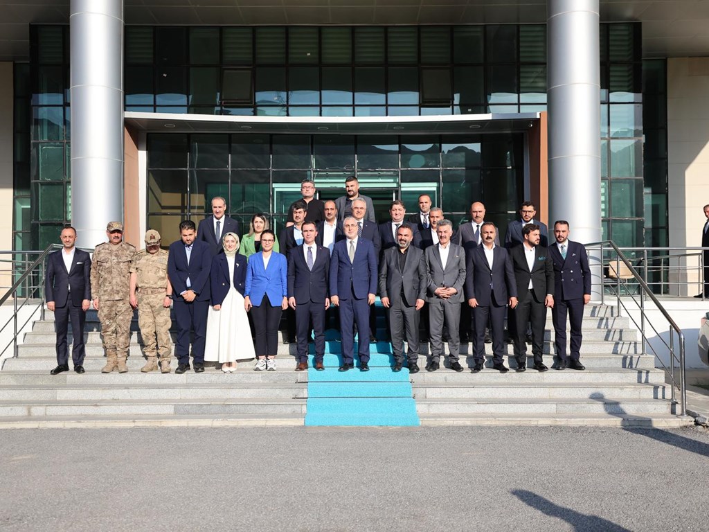 Bakan Işıkhan, Bitlis’te Ziyaretlerde Bulundu