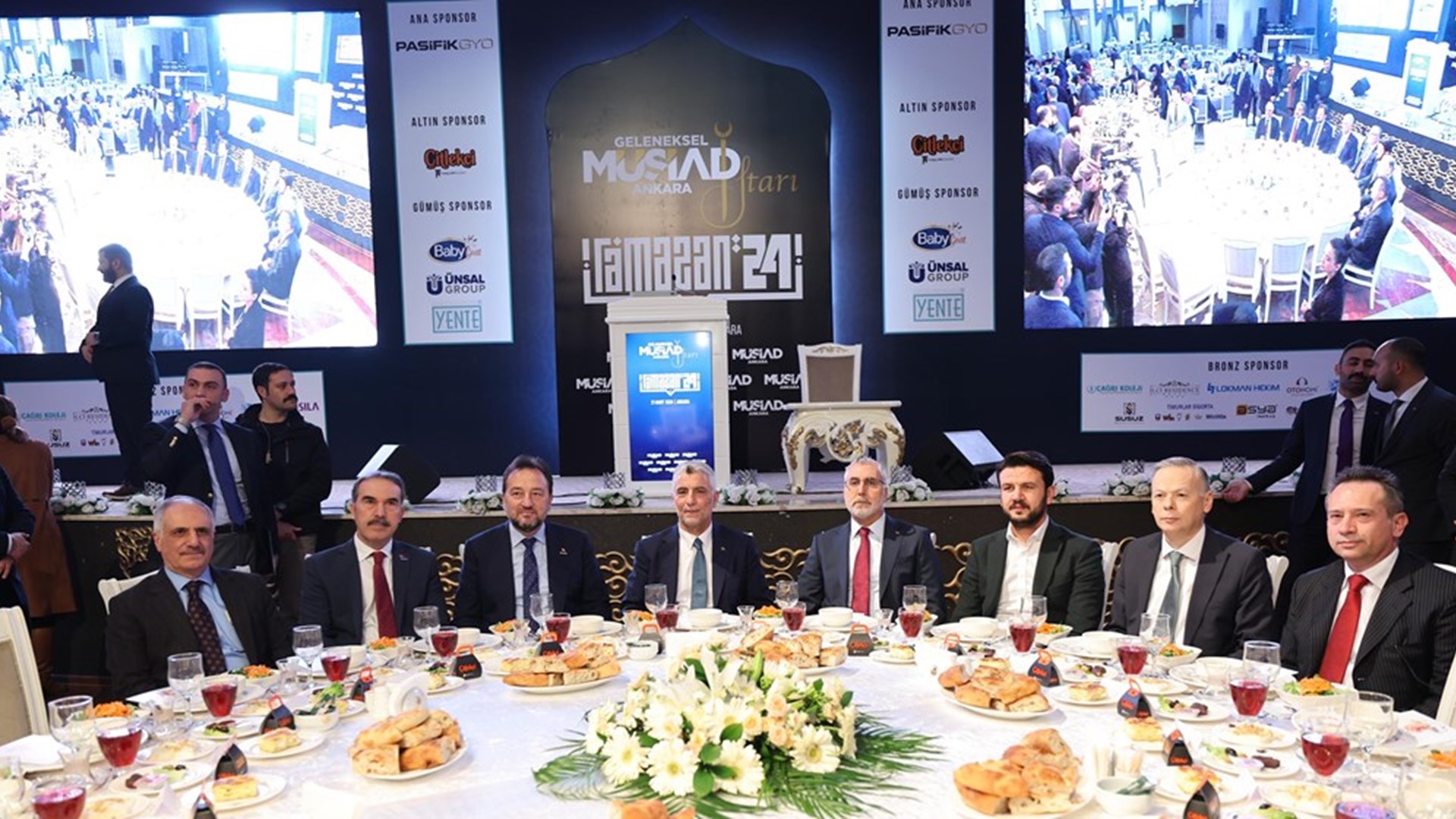 Çalışma ve Sosyal Güvenlik Bakanı Prof. Dr. Vedat Işıkhan, Müstakil Sanayici ve iş Adamları Derneği’nin (MÜSİAD) İftar Programı’na katıldı.