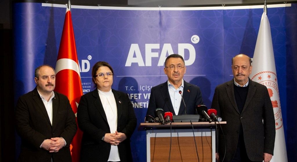 Çalışma ve Sosyal Güvenlik Bakanı Vedat Bilgin, AFAD Koordinasyon Merkezi’nde Kahramanmaraş merkezli depremler sonrası yürütülen çalışmalara ilişkin açıklamalarda bulundu.