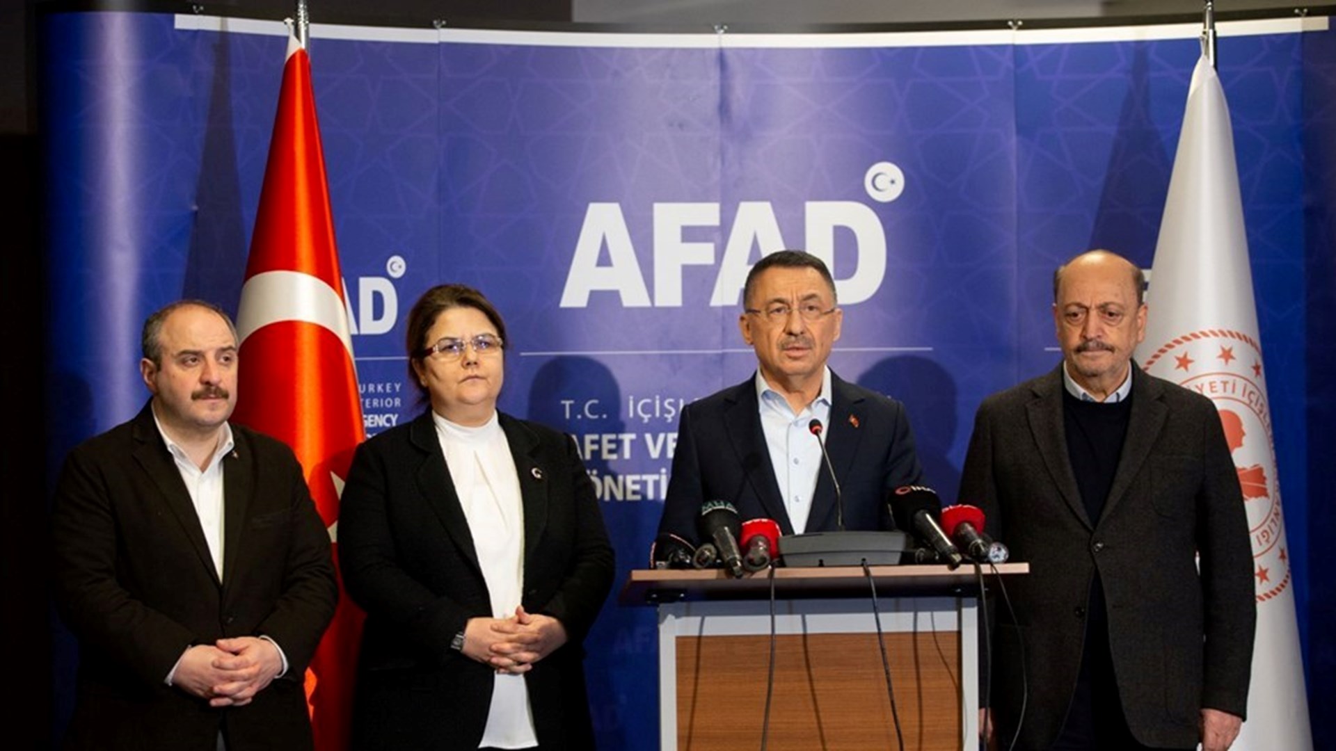 Çalışma ve Sosyal Güvenlik Bakanı Vedat Bilgin, AFAD Koordinasyon Merkezi’nde Kahramanmaraş merkezli depremler sonrası yürütülen çalışmalara ilişkin açıklamalarda bulundu.