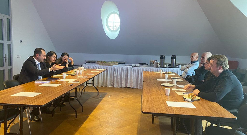 The meeting, hosted by the Consulate General of the Republic of Türkiye in Amsterdam, was attended by senior representatives and experts of the Dutch Labour Insurance Institution (UWV) and officials from The Hague Counsellor's Office and Deventer Attaché Office.