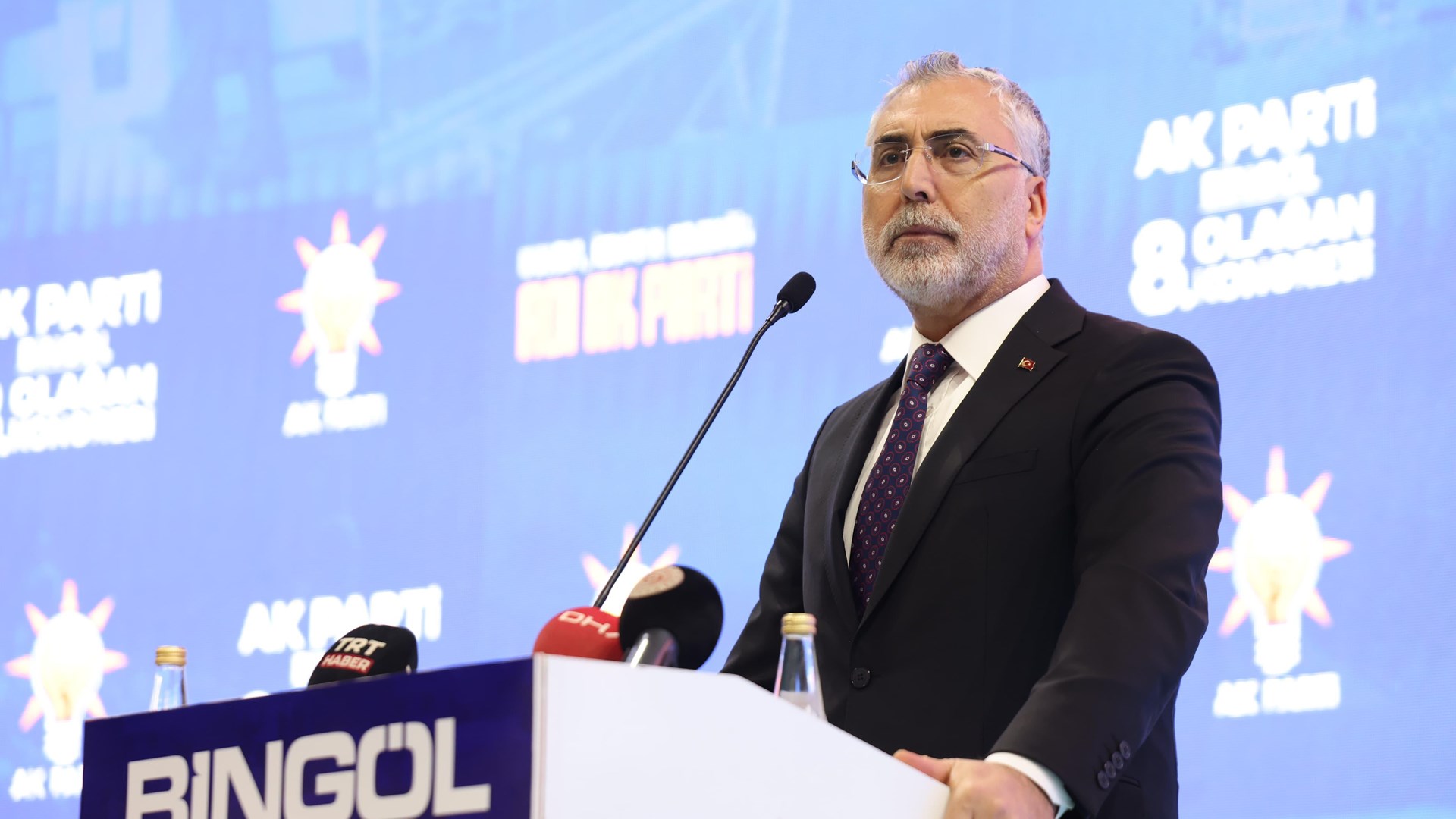 Çalışma ve Sosyal Güvenlik Bakanı Prof. Dr. Vedat Işıkhan, çeşitli ziyaretlerde bulunmak ve programlara katılmak üzere Bingöl’e gitti.