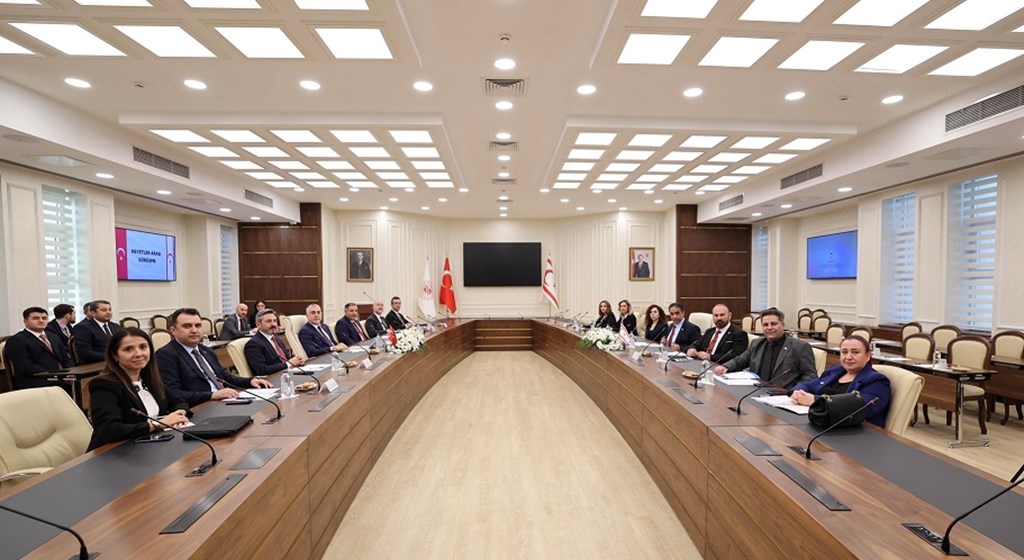 Çalışma ve Sosyal Güvenlik Bakanlığı tarafından düzenlenecek olan “Türk Devletlerinde Çalışma Hayatı ve Sosyal Koruma Uluslararası Konferansı” çerçevesinde Çalışma ve Sosyal Güvenlik Bakanı Prof. Dr. Vedat Işıkhan başkanlığında, Türk Devletlerinde Çalışma Hayatı ve Sosyal Koruma Üst Düzey İstişare Toplantısı düzenlendi.