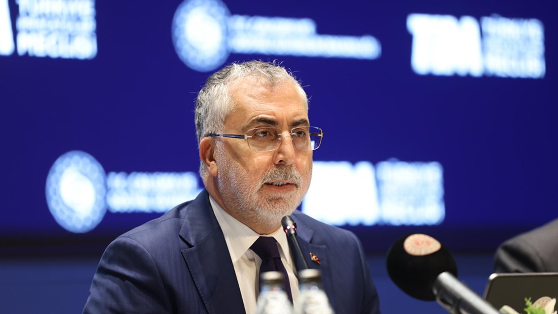 Çalışma ve Sosyal Güvenlik Bakanı Prof. Dr. Vedat Işıkhan, Türkiye İhracatçılar Meclisi (TİM) Başkanlar Kurulu Toplantısı’na katıldı.