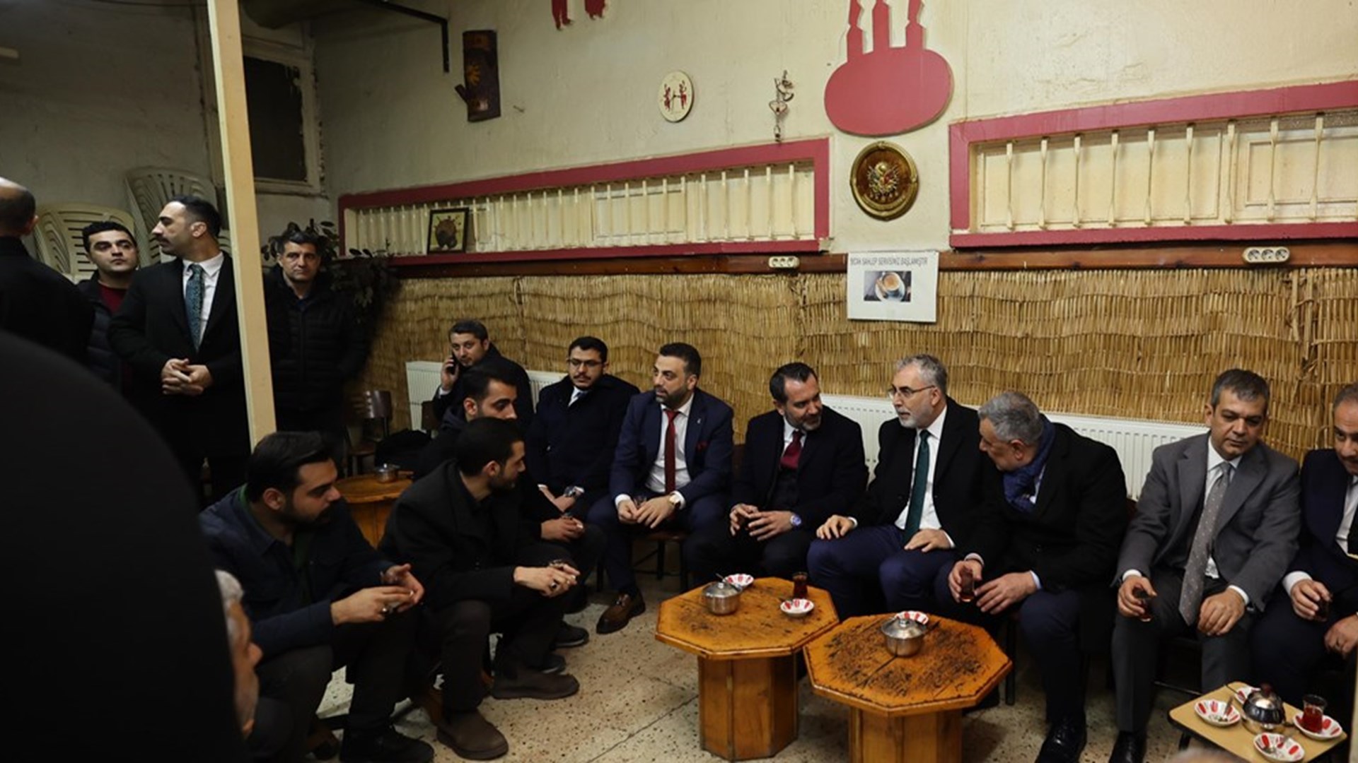 Çalışma ve Sosyal Güvenlik Bakanı Prof. Dr. Vedat Işıkhan, çeşitli ziyaretlerde bulunmak ve programlara katılmak üzere Elazığ’a gitti.