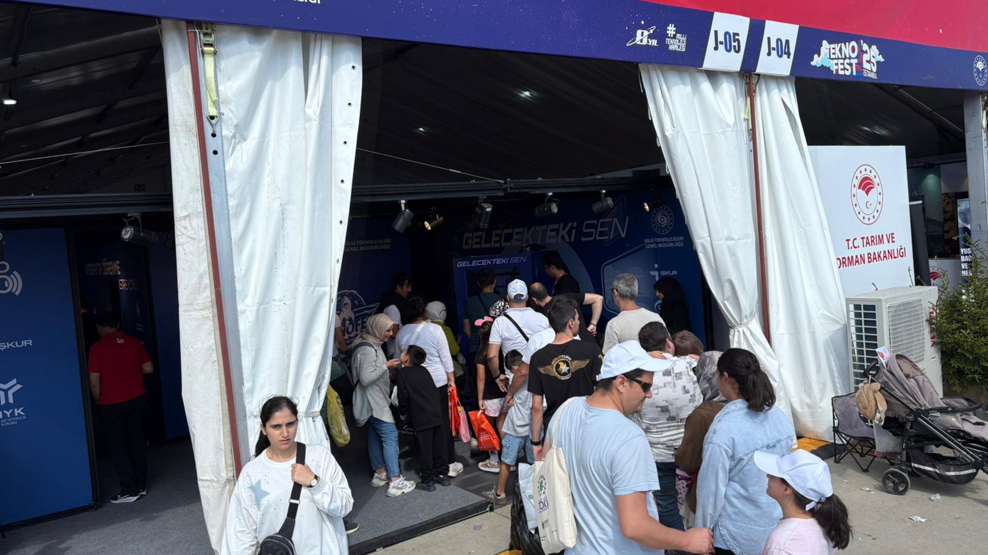 Çalışma ve Sosyal Güvenlik Bakanlığı 17-21 Eylül tarihleri arasında İstanbul’da düzenlenen dünyanın en büyük havacılık, uzay ve teknoloji festivali TEKNOFEST 2025’te yer aldı.