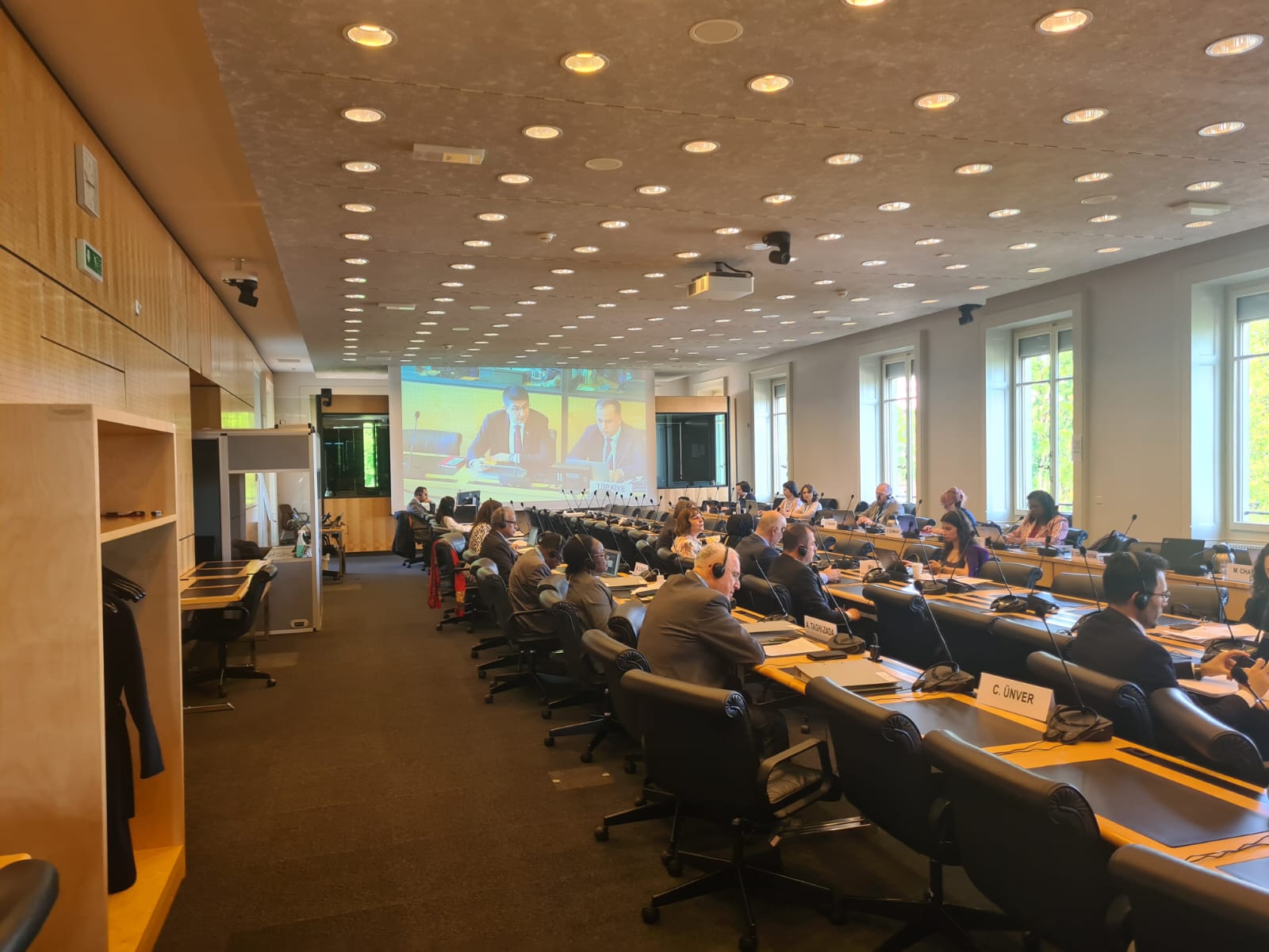 "Tüm Göçmen İşçilerin ve Aile Fertlerinin Haklarının Korunması Sözleşmesi"nin denetim organı olan "Göçmen İşçilerin ve Aile Üyelerinin Haklarının Korunması Komitesi"ne iletilen Türkiye’nin ikinci dönemsel ülke raporu, Komite'nin 38. Toplantısı kapsamında 3-4 Haziran 2024 tarihlerinde düzenlenen iki oturumda ele alındı.