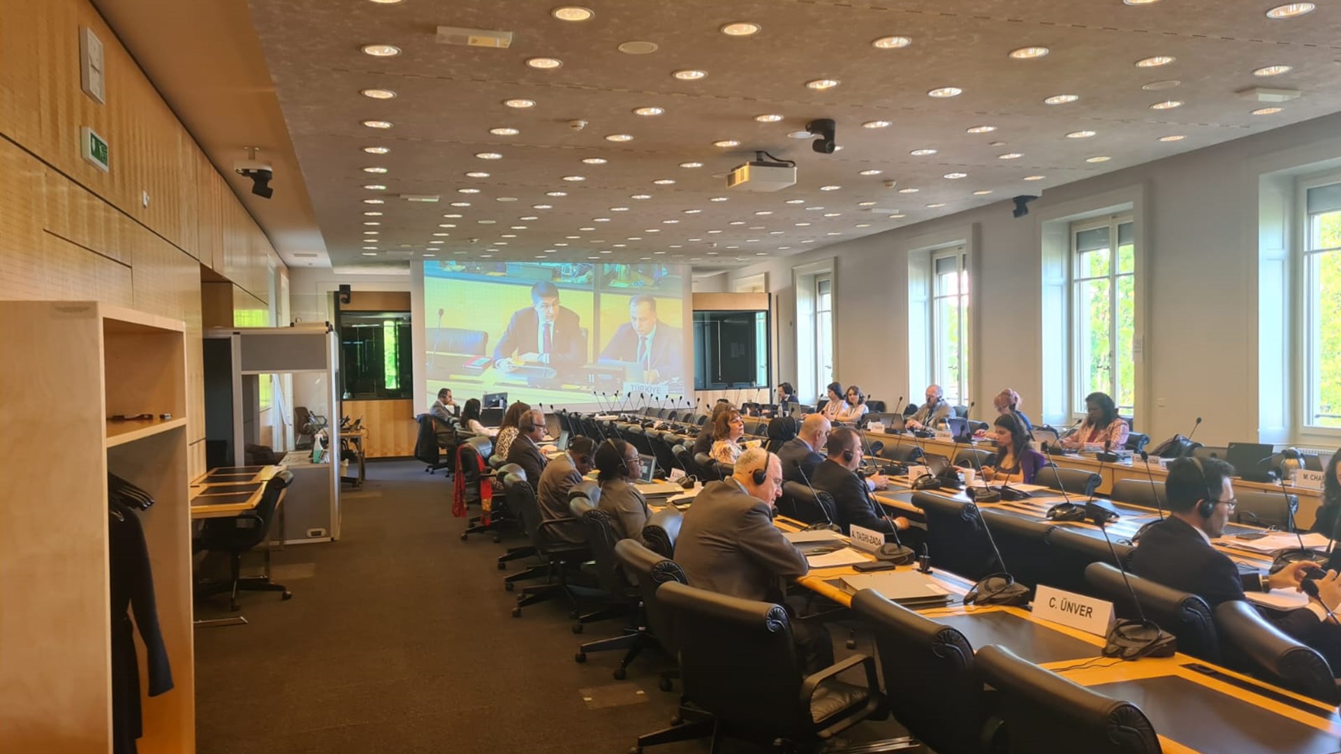 "Tüm Göçmen İşçilerin ve Aile Fertlerinin Haklarının Korunması Sözleşmesi"nin denetim organı olan "Göçmen İşçilerin ve Aile Üyelerinin Haklarının Korunması Komitesi"ne iletilen Türkiye’nin ikinci dönemsel ülke raporu, Komite'nin 38. Toplantısı kapsamında 3-4 Haziran 2024 tarihlerinde düzenlenen iki oturumda ele alındı.