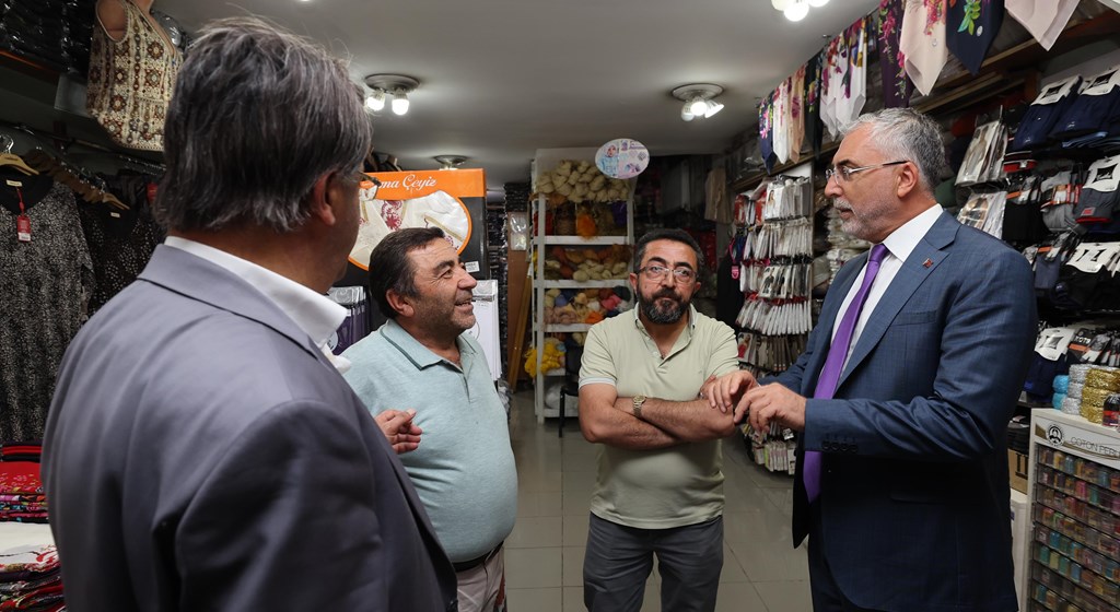 Çalışma ve Sosyal Güvenlik Bakanı Prof. Dr. Vedat Işıkhan, çeşitli ziyaretlerde bulunmak ve programlara katılmak üzere Van’a gitti.