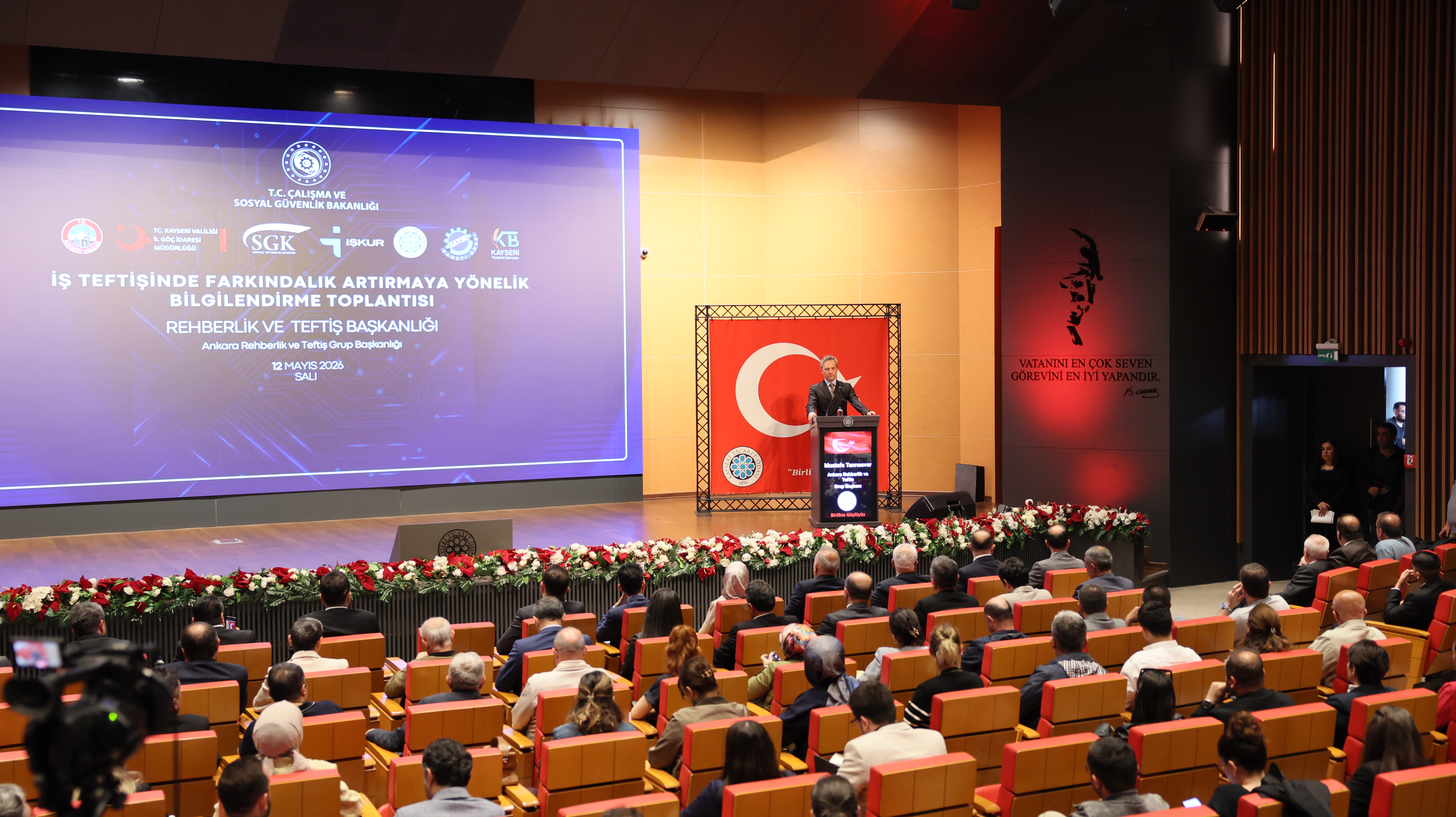 Rehberlik ve Teftiş Başkanlığı tarafından Kayseri Ticaret Odası ve Kayseri Çalışma ve İş Kurumu İl Müdürlüğü iş birliğinde, 12 Mayıs 2026 tarihinde iş sağlığı ve güvenliği ile işin yürütümü teftişleri hakkında bilgilendirme toplantısı düzenlendi.