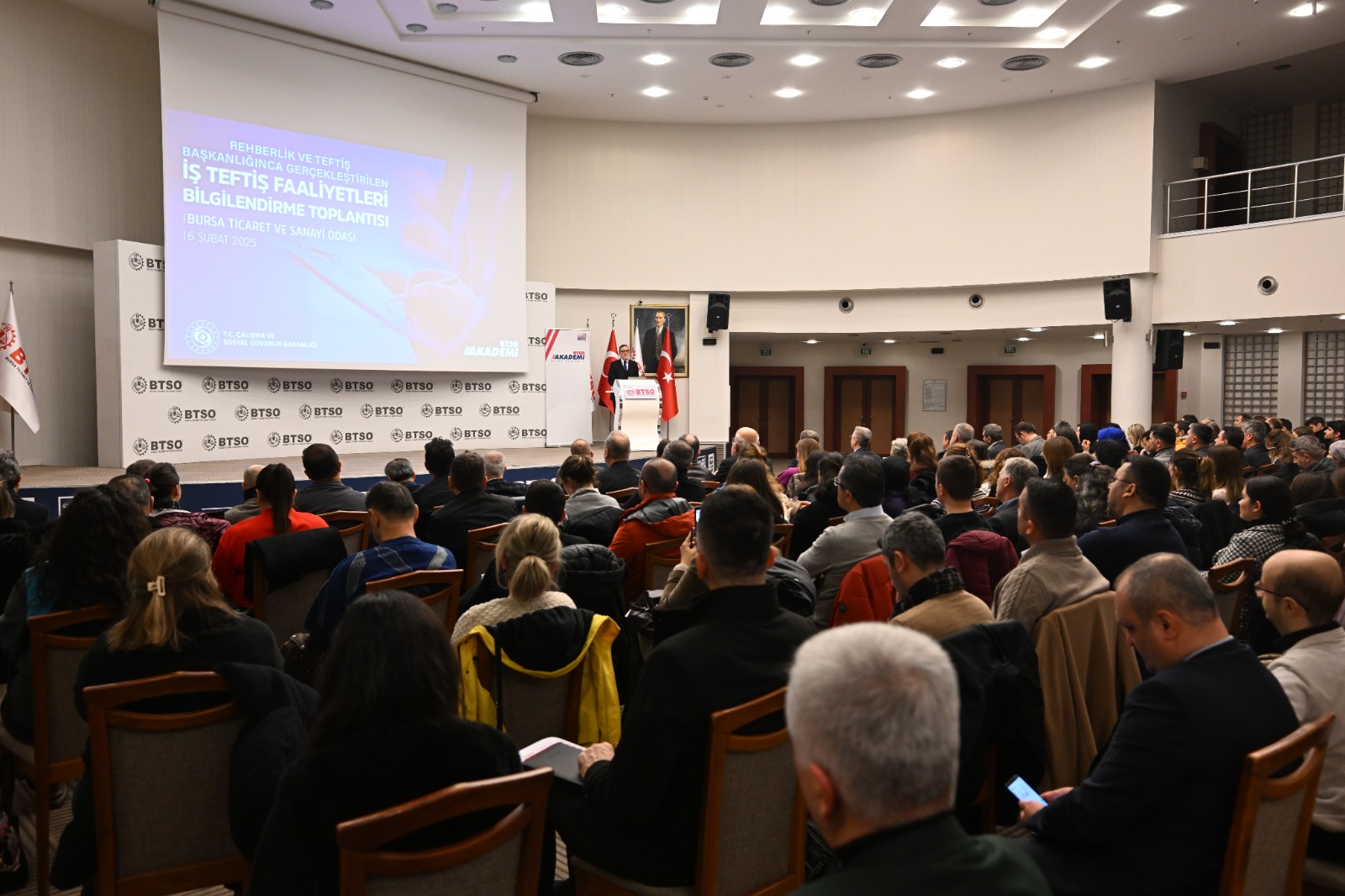 Rehberlik ve Teftiş Başkanlığı tarafından, Bursa Ticaret ve Sanayi Odası (BTSO) ev sahipliğinde, 6 Şubat 2025 tarihinde iş teftiş faaliyetleri ve mevzuat hakkında bilgilendirme toplantısı düzenledi.