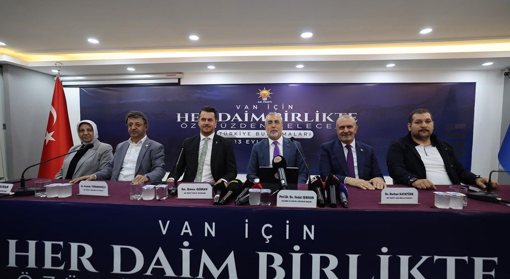 Çalışma ve Sosyal Güvenlik Bakanı Prof. Dr. Vedat Işıkhan, çeşitli ziyaretlerde bulunmak ve programlara katılmak üzere Van’a gitti.