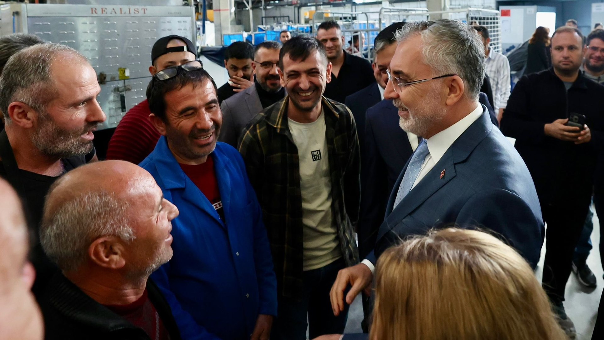 Çalışma ve Sosyal Güvenlik Bakanı Prof. Dr. Vedat Işıkhan, çeşitli ziyaretlerde bulunmak ve programlara katılmak üzere Aksaray’a gitti.