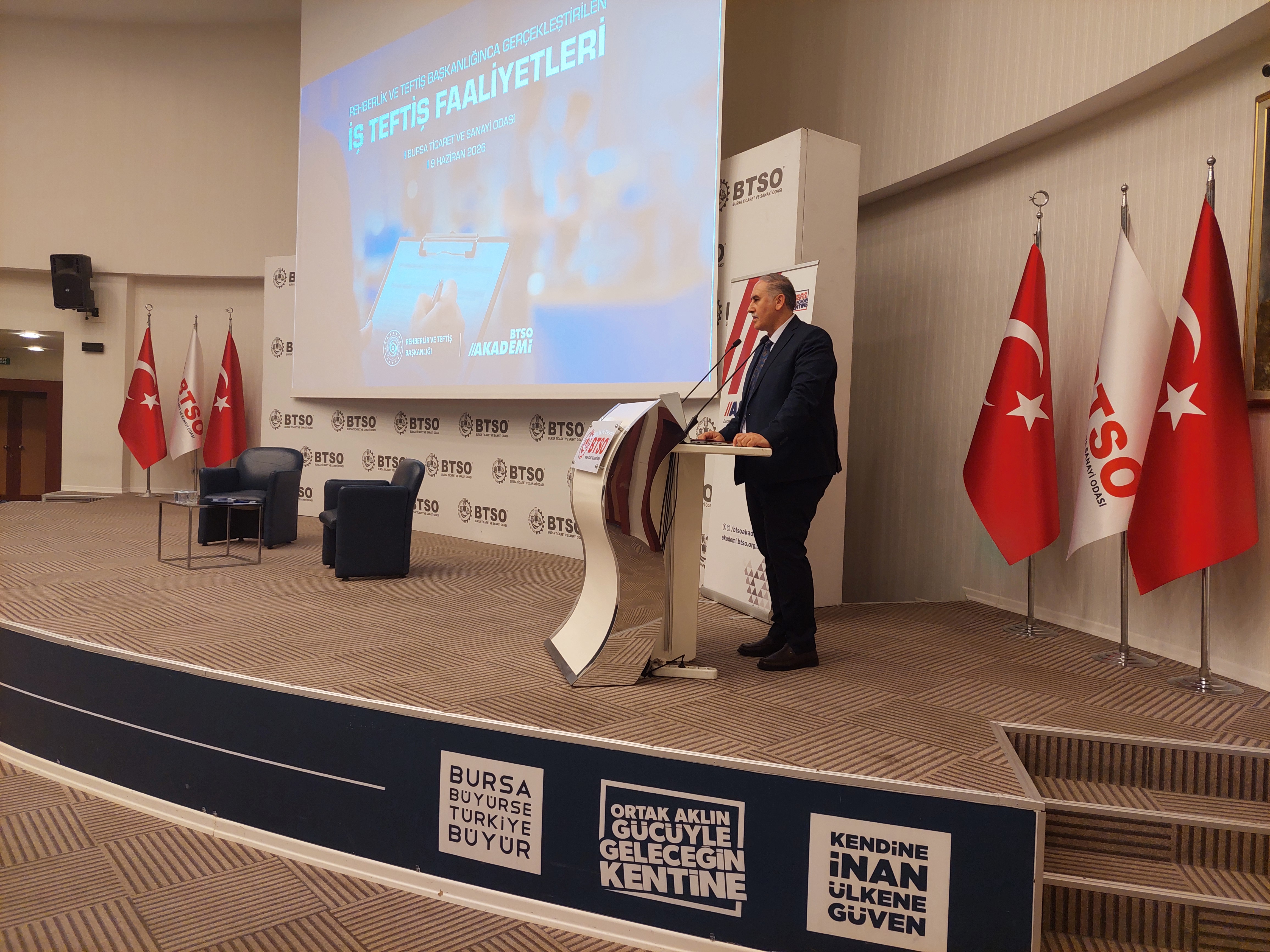 Rehberlik ve Teftiş Başkanlığı tarafından Bursa Ticaret ve Sanayi Odası iş birliğiyle 09 Haziran 2026 tarihinde 2026 yılında yürütülmekte olan iş teftiş faaliyetlerine ilişkin bilgilendirme toplantısı gerçekleştirildi.
