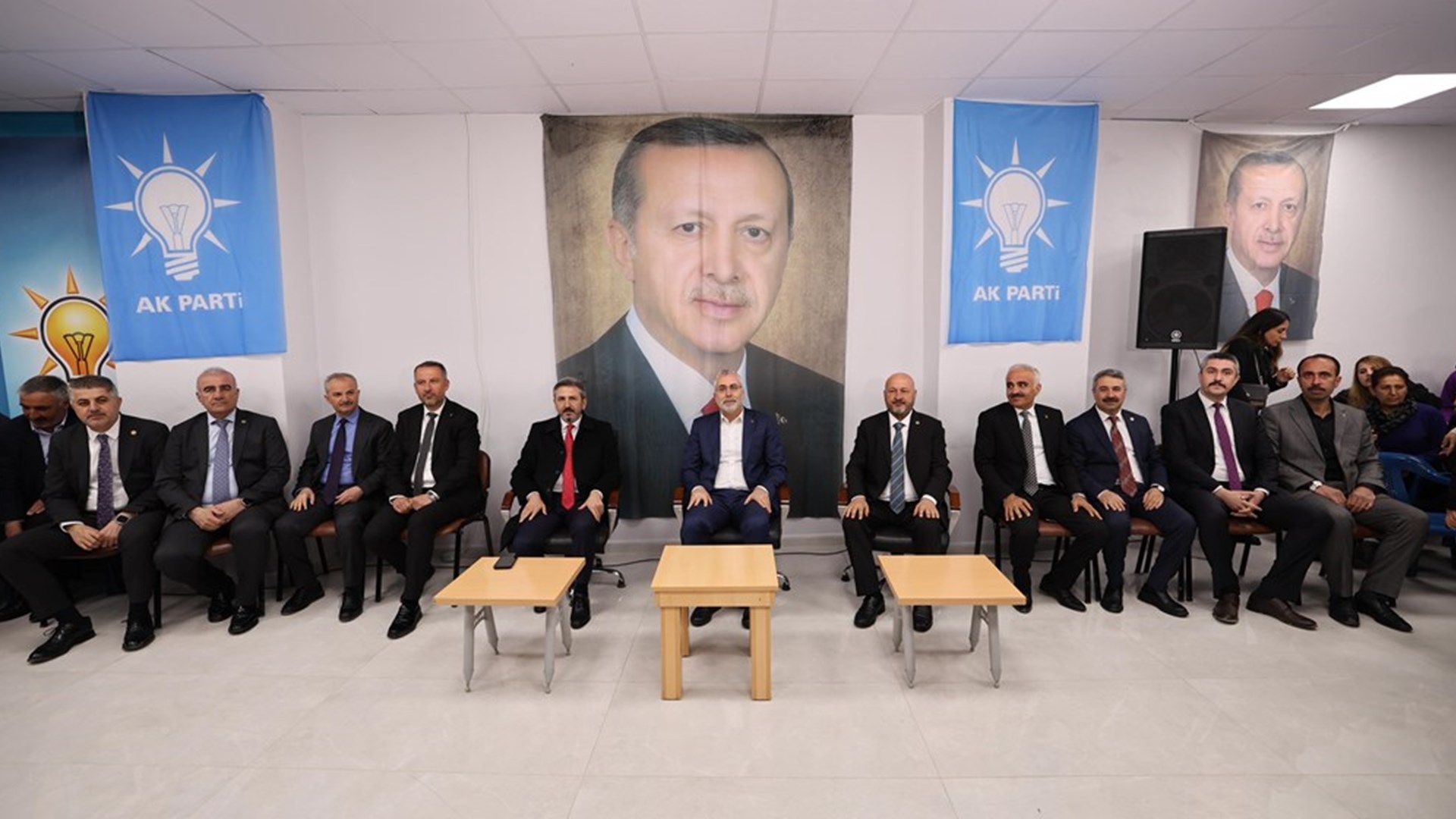 Çalışma ve Sosyal Güvenlik Bakanı Prof. Dr. Vedat Işıkhan, çeşitli temaslarda bulunmak ve programlara katılmak üzere Adıyaman’a gitti.