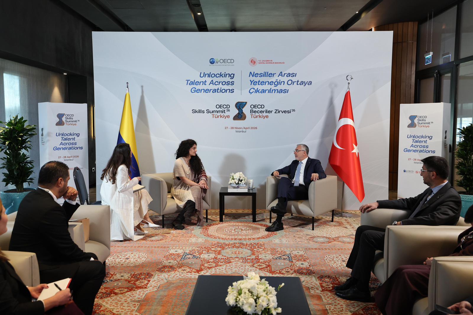 Bakan Işıkhan, OECD 2026 Beceriler Zirvesi Kapsamında İkili Temaslarda Bulundu